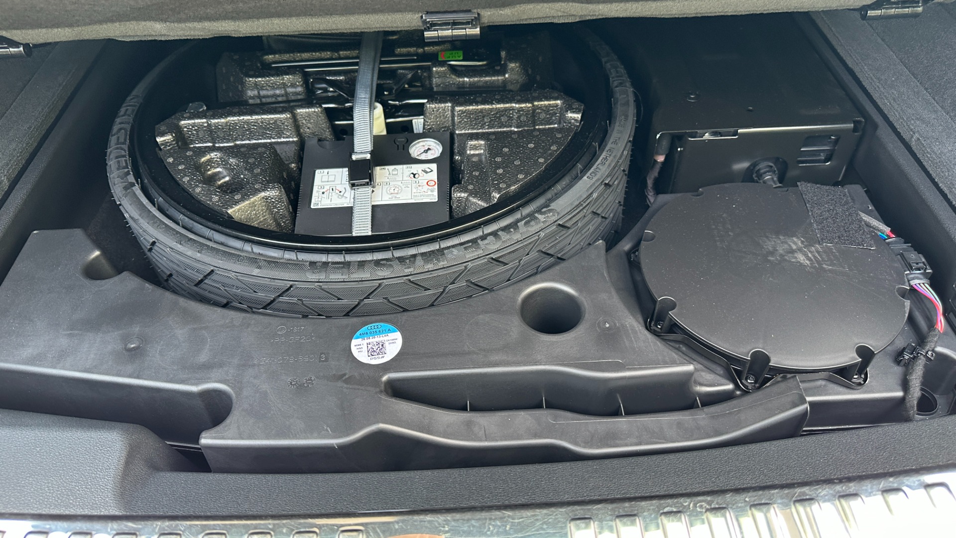Used 2021 Audi Q8 PREMIUM PLUS / S-LINE / TOW PACKAGE / REAR AIRBAGS for sale $60,995 at Formula Imports in Charlotte NC 28227 44