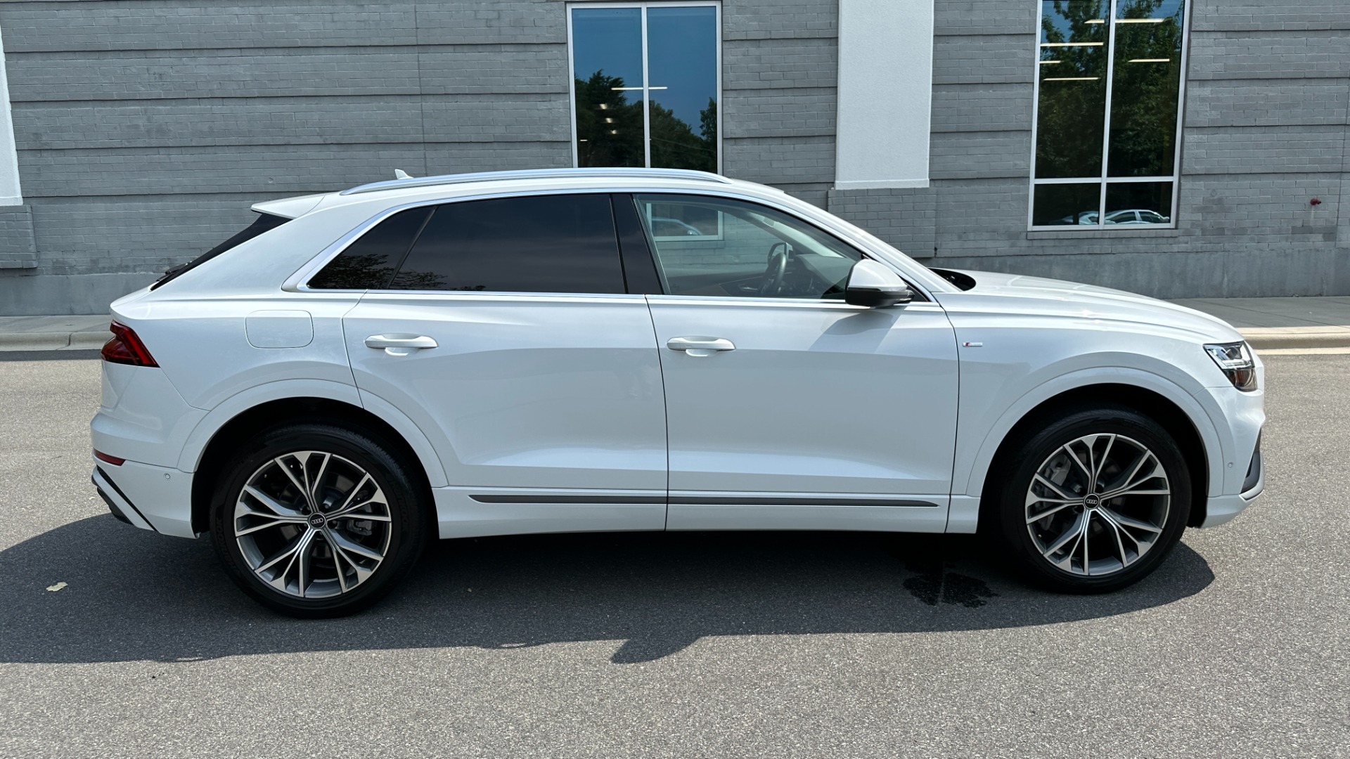 Used 2021 Audi Q8 PREMIUM PLUS / S-LINE / TOW PACKAGE / REAR AIRBAGS for sale $60,995 at Formula Imports in Charlotte NC 28227 6
