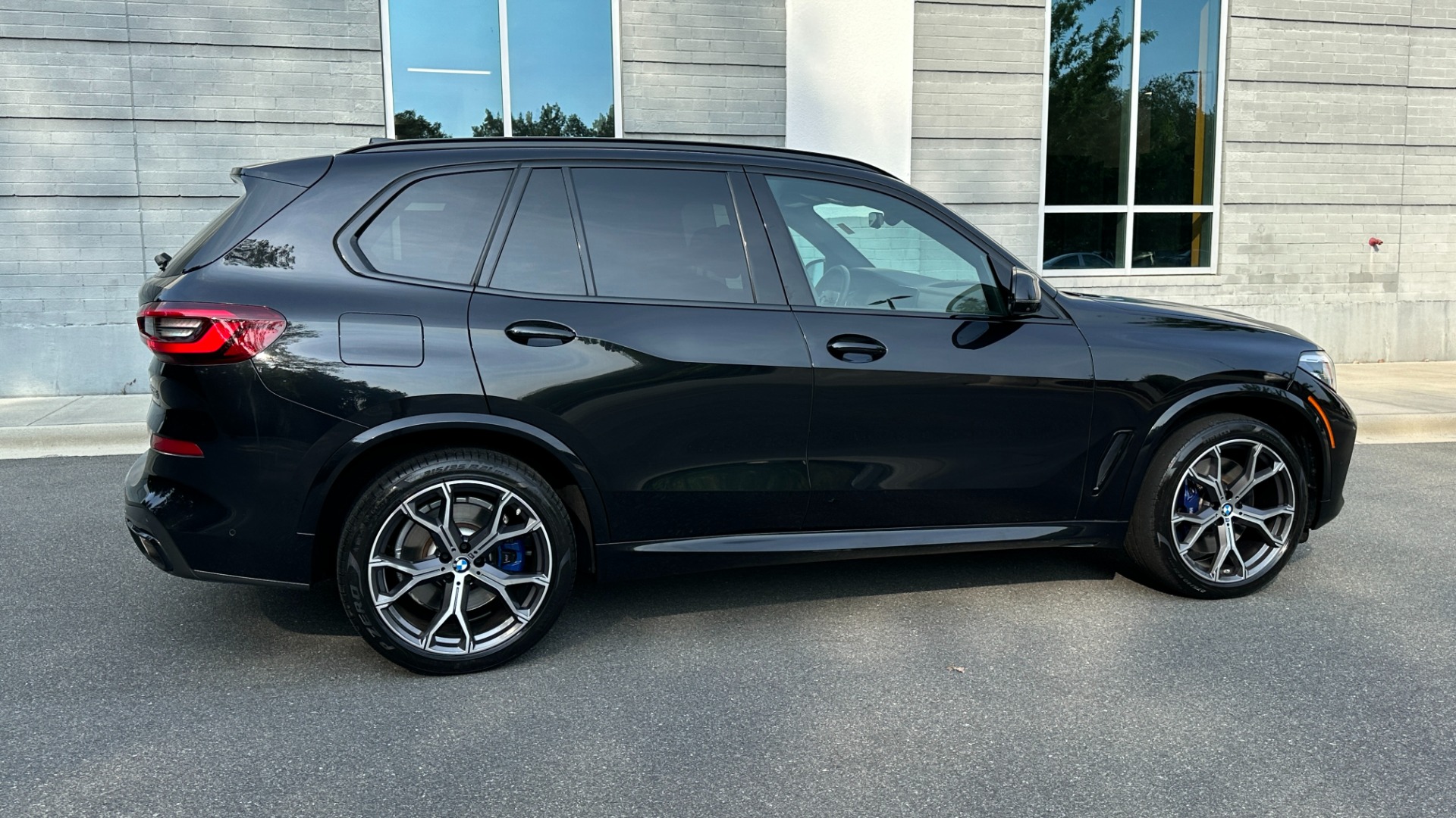 Used 2020 BMW X5 M50i / PREMIUM / TRAILER HITCH / BLACK TRIM / PARKING ASSIST for sale $54,995 at Formula Imports in Charlotte NC 28227 6