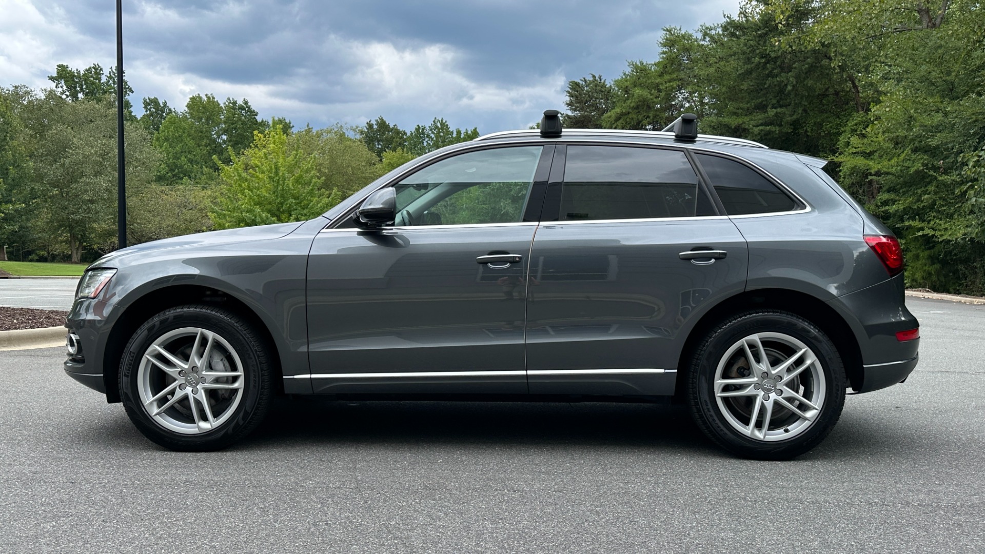 Used 2017 Audi Q5 PREMIUM PLUS / TECHNOLOGY PACKAGE / PEARL PAINT for sale Sold at Formula Imports in Charlotte NC 28227 3