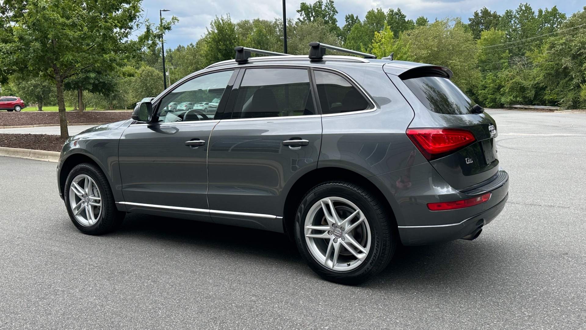 Used 2017 Audi Q5 PREMIUM PLUS / TECHNOLOGY PACKAGE / PEARL PAINT for sale Sold at Formula Imports in Charlotte NC 28227 4