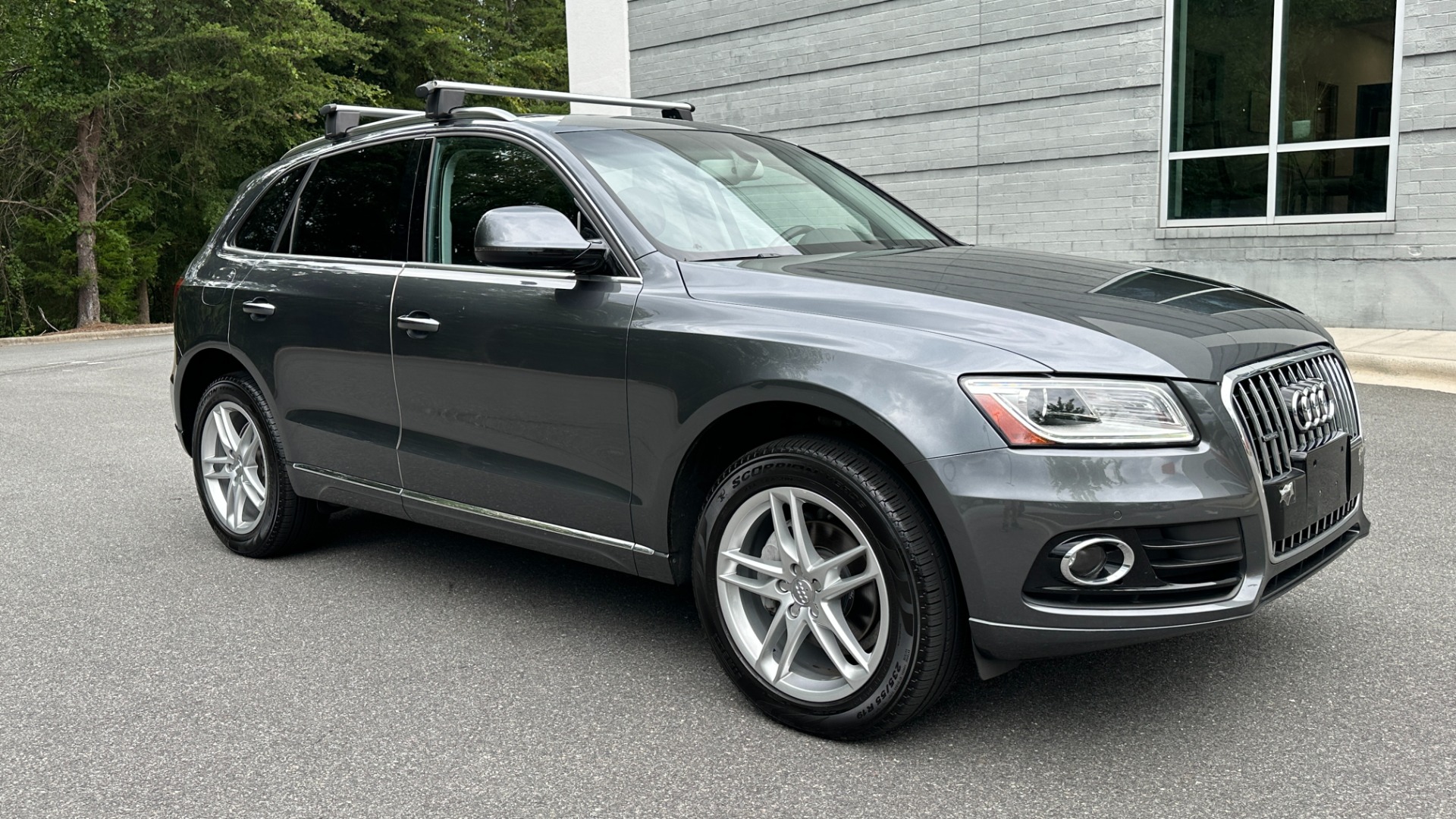 Used 2017 Audi Q5 PREMIUM PLUS / TECHNOLOGY PACKAGE / PEARL PAINT for sale Sold at Formula Imports in Charlotte NC 28227 5