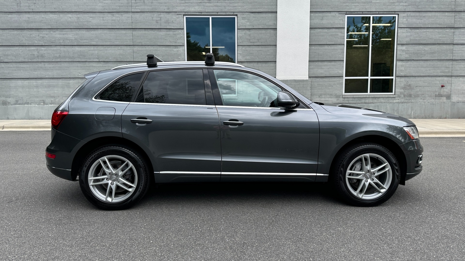 Used 2017 Audi Q5 PREMIUM PLUS / TECHNOLOGY PACKAGE / PEARL PAINT for sale Sold at Formula Imports in Charlotte NC 28227 6