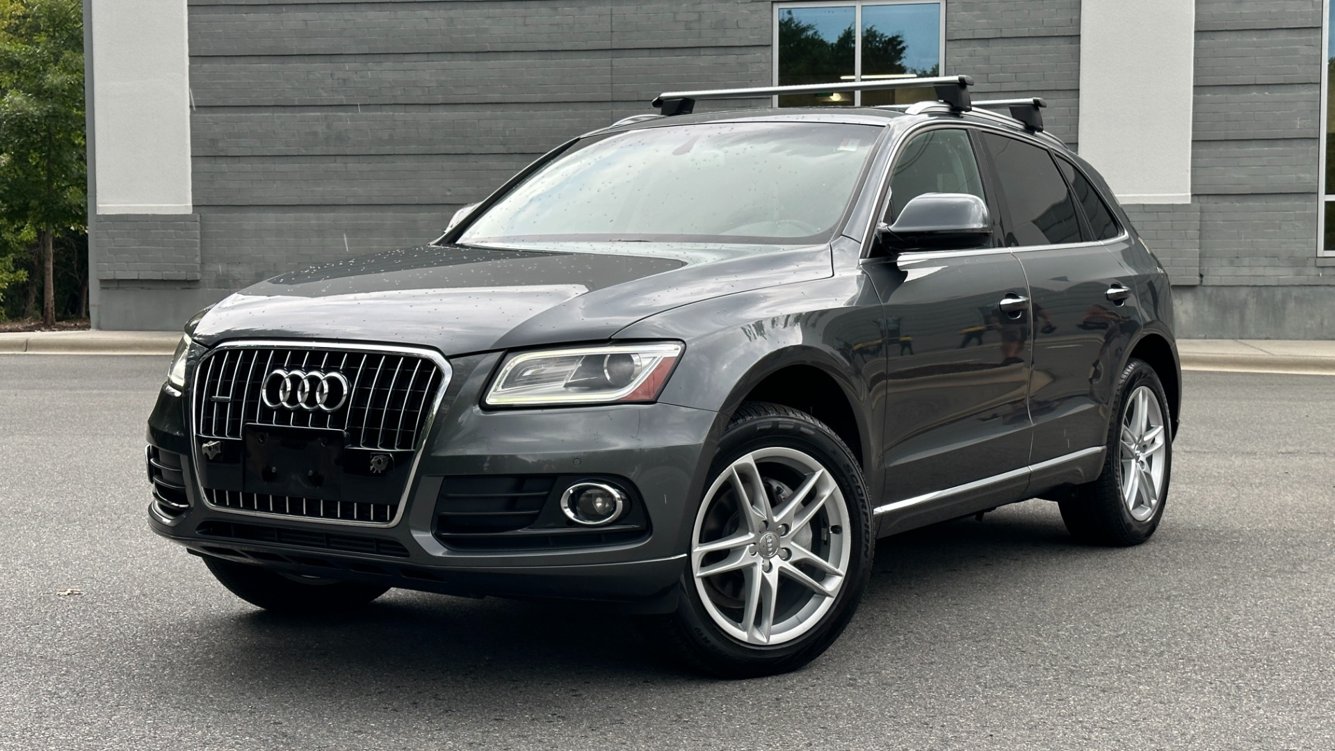 Used 2017 Audi Q5 PREMIUM PLUS / TECHNOLOGY PACKAGE / PEARL PAINT for sale Sold at Formula Imports in Charlotte NC 28227 1