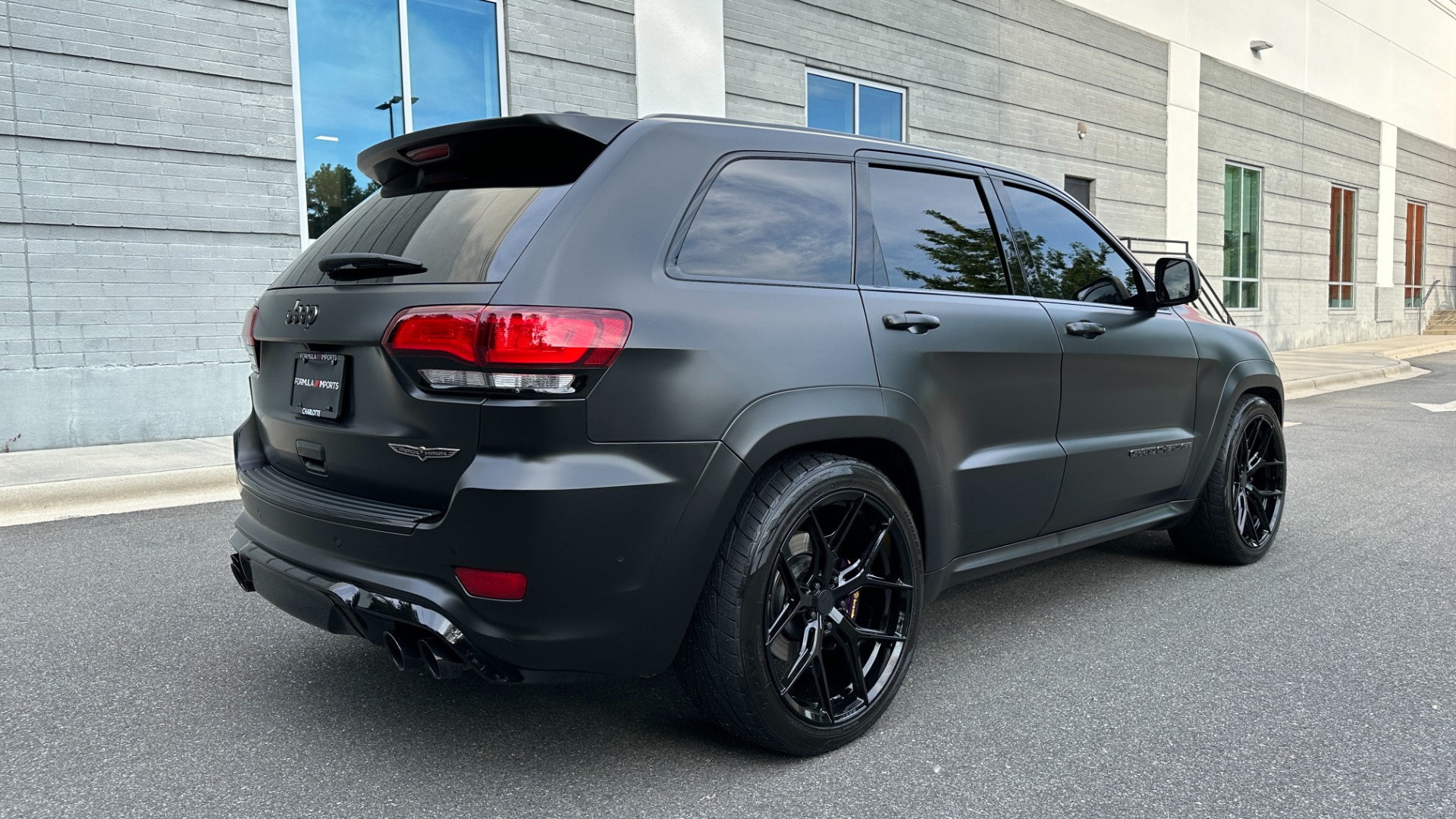 Used 2021 Jeep Grand Cherokee TRACKHAWK / SUPERCHARGED / STARLIGHT HEADLINER / VOSSEN WHEELS for sale $90,495 at Formula Imports in Charlotte NC 28227 4