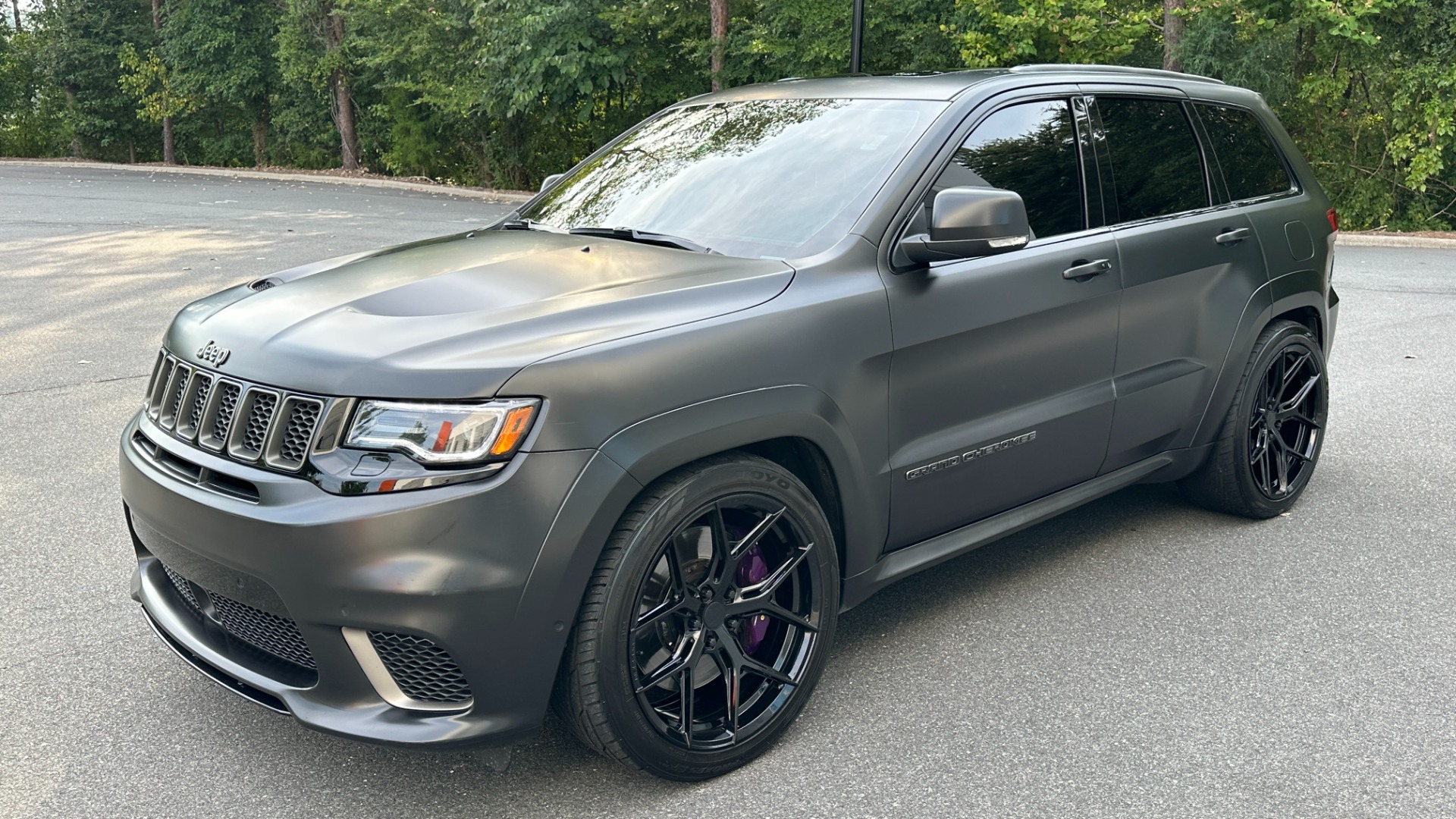 Used 2021 Jeep Grand Cherokee TRACKHAWK / SUPERCHARGED / STARLIGHT HEADLINER / VOSSEN WHEELS for sale $90,495 at Formula Imports in Charlotte NC 28227 5