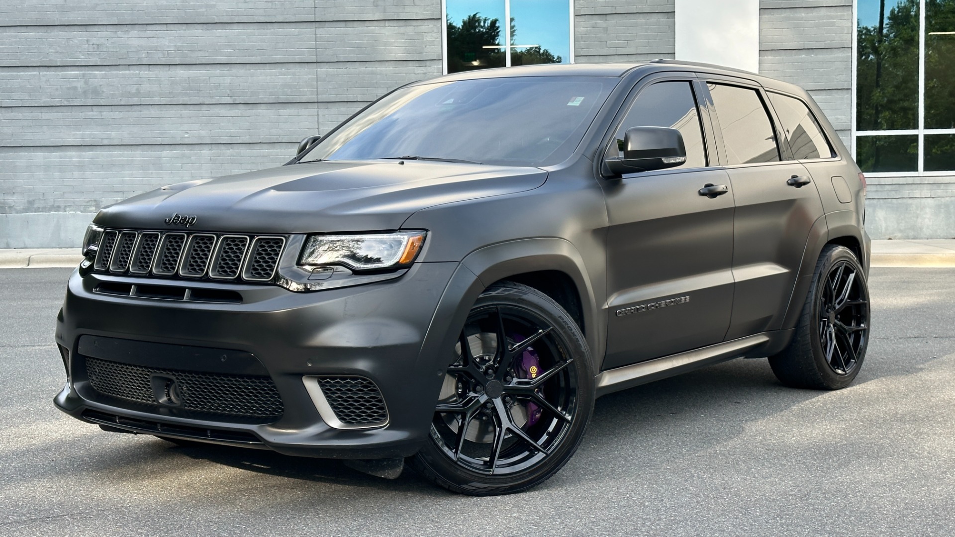Used 2021 Jeep Grand Cherokee TRACKHAWK / SUPERCHARGED / STARLIGHT HEADLINER / VOSSEN WHEELS for sale $90,495 at Formula Imports in Charlotte NC 28227 1