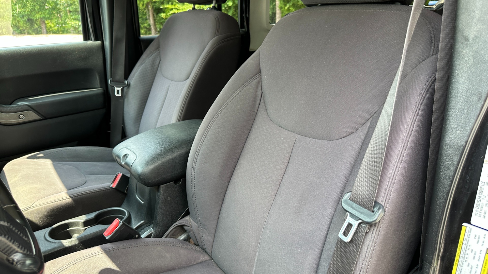 Used 2013 Jeep Wrangler Unlimited Sport / FOX SHOCKS / SOUND SYSTEM / TOUCHSCREEN / SUBWOOFER / TERRAFLEX SUS for sale $24,999 at Formula Imports in Charlotte NC 28227 14