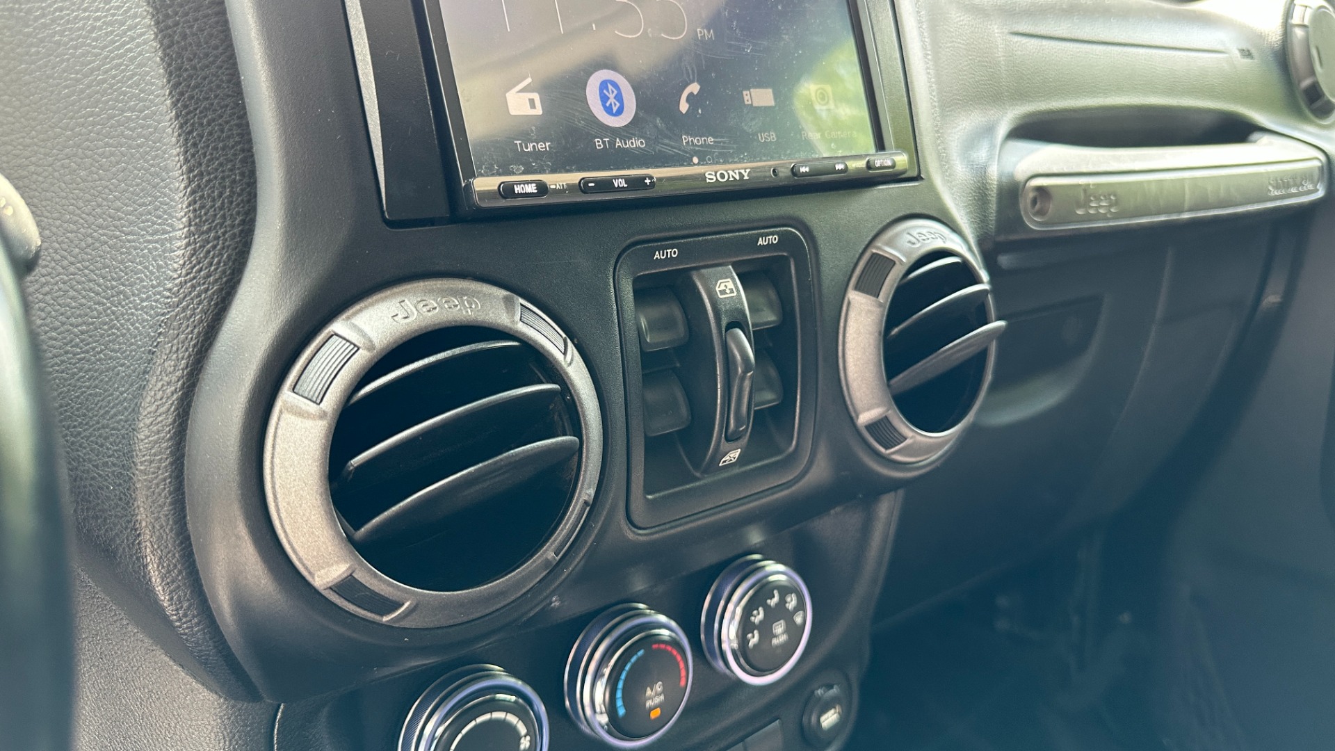 Used 2013 Jeep Wrangler Unlimited Sport / FOX SHOCKS / SOUND SYSTEM / TOUCHSCREEN / SUBWOOFER / TERRAFLEX SUS for sale $24,999 at Formula Imports in Charlotte NC 28227 19