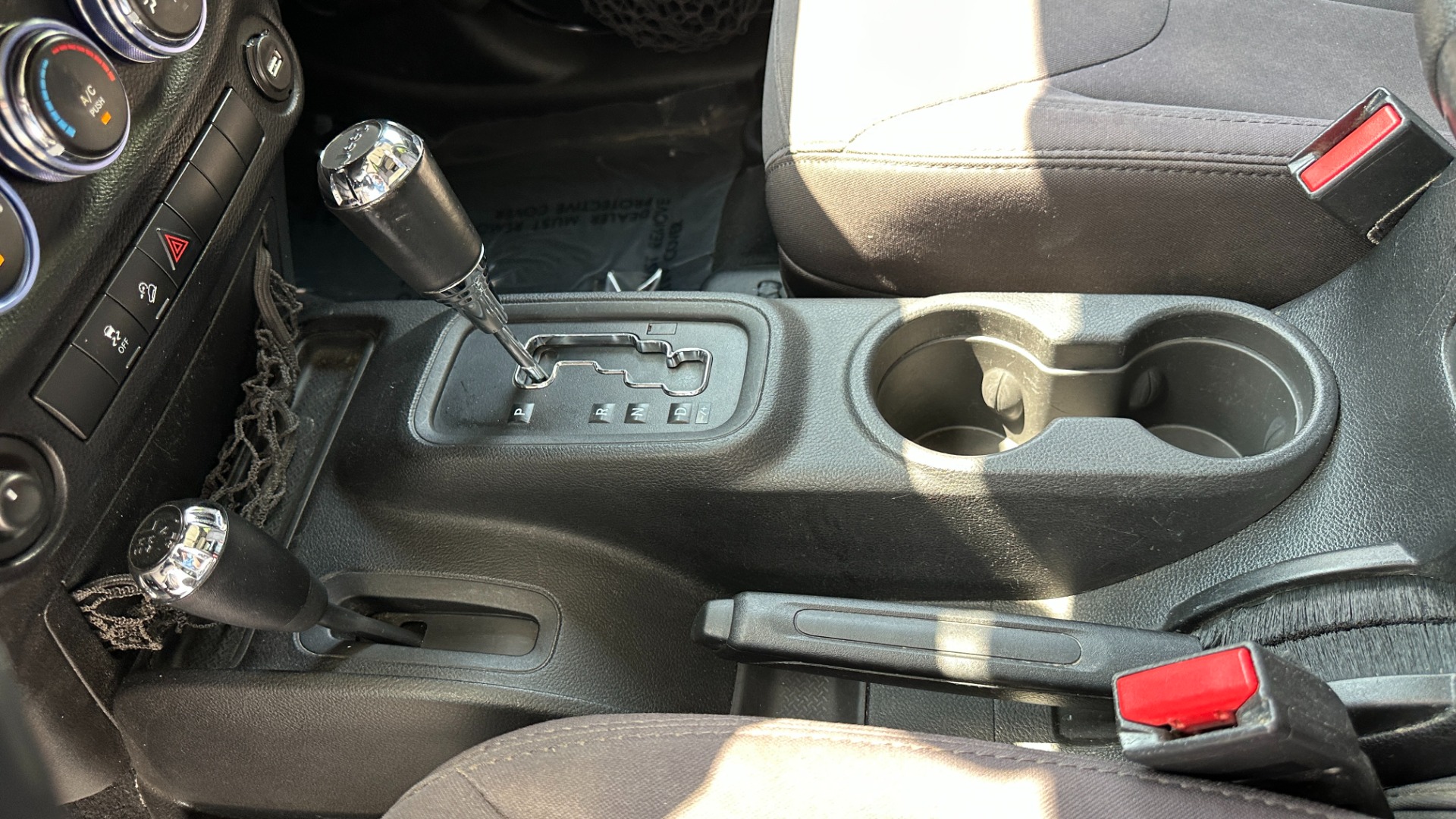 Used 2013 Jeep Wrangler Unlimited Sport / FOX SHOCKS / SOUND SYSTEM / TOUCHSCREEN / SUBWOOFER / TERRAFLEX SUS for sale $24,999 at Formula Imports in Charlotte NC 28227 21
