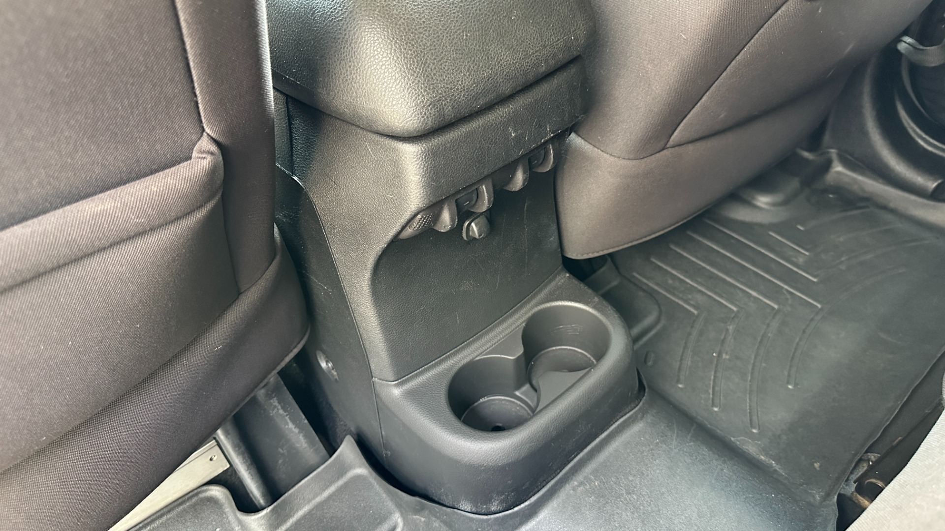 Used 2013 Jeep Wrangler Unlimited Sport / FOX SHOCKS / SOUND SYSTEM / TOUCHSCREEN / SUBWOOFER / TERRAFLEX SUS for sale $24,999 at Formula Imports in Charlotte NC 28227 30