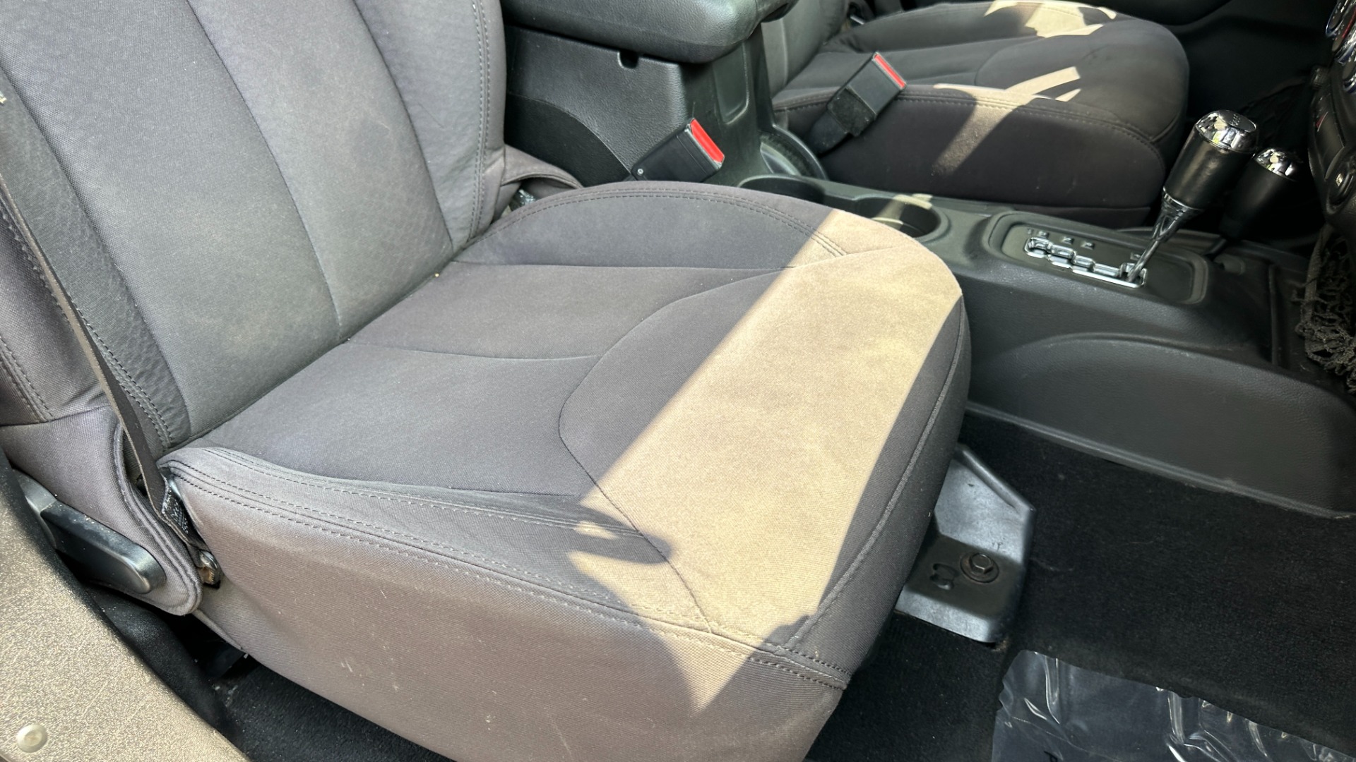 Used 2013 Jeep Wrangler Unlimited Sport / FOX SHOCKS / SOUND SYSTEM / TOUCHSCREEN / SUBWOOFER / TERRAFLEX SUS for sale $24,999 at Formula Imports in Charlotte NC 28227 44