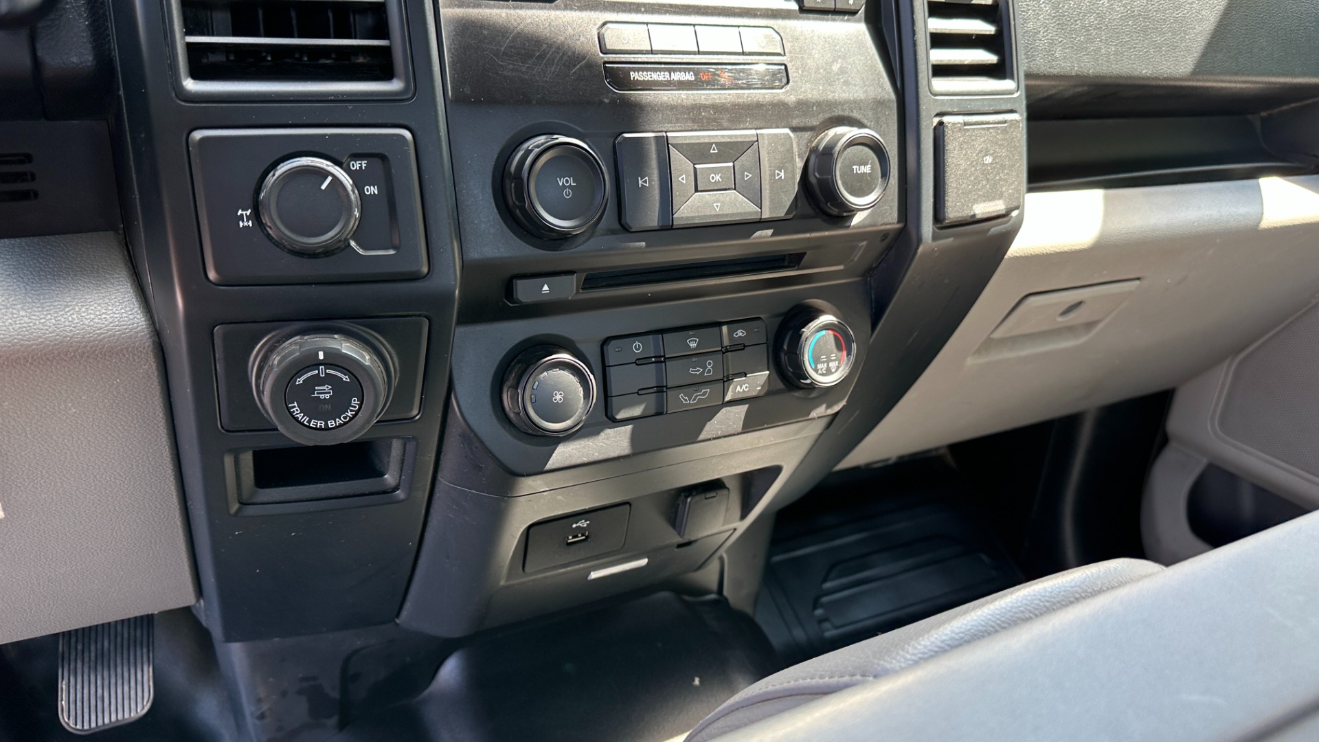 Used 2016 Ford F-150 XL / 5.0L V8 ENGINE / REAR VIEW CAMERA / TOOLBOX for sale $15,995 at Formula Imports in Charlotte NC 28227 18