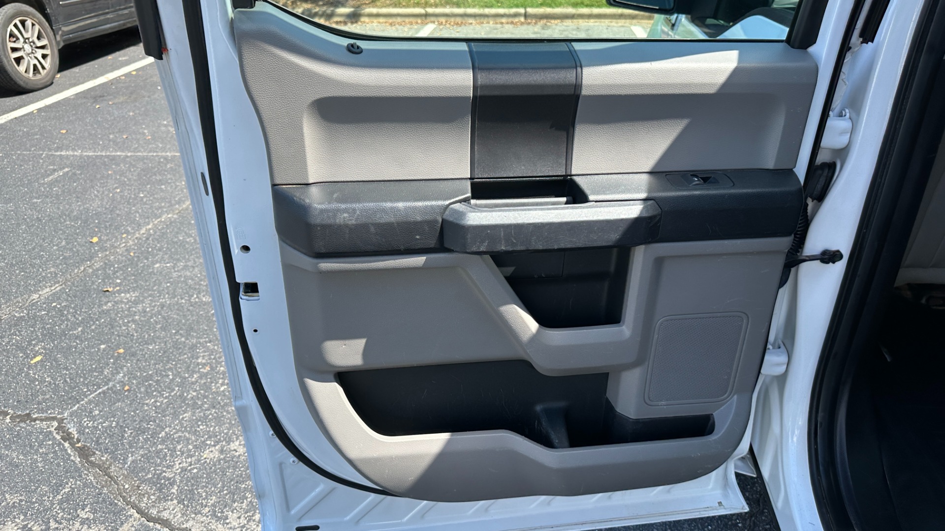 Used 2016 Ford F-150 XL / 5.0L V8 ENGINE / REAR VIEW CAMERA / TOOLBOX for sale $15,995 at Formula Imports in Charlotte NC 28227 20