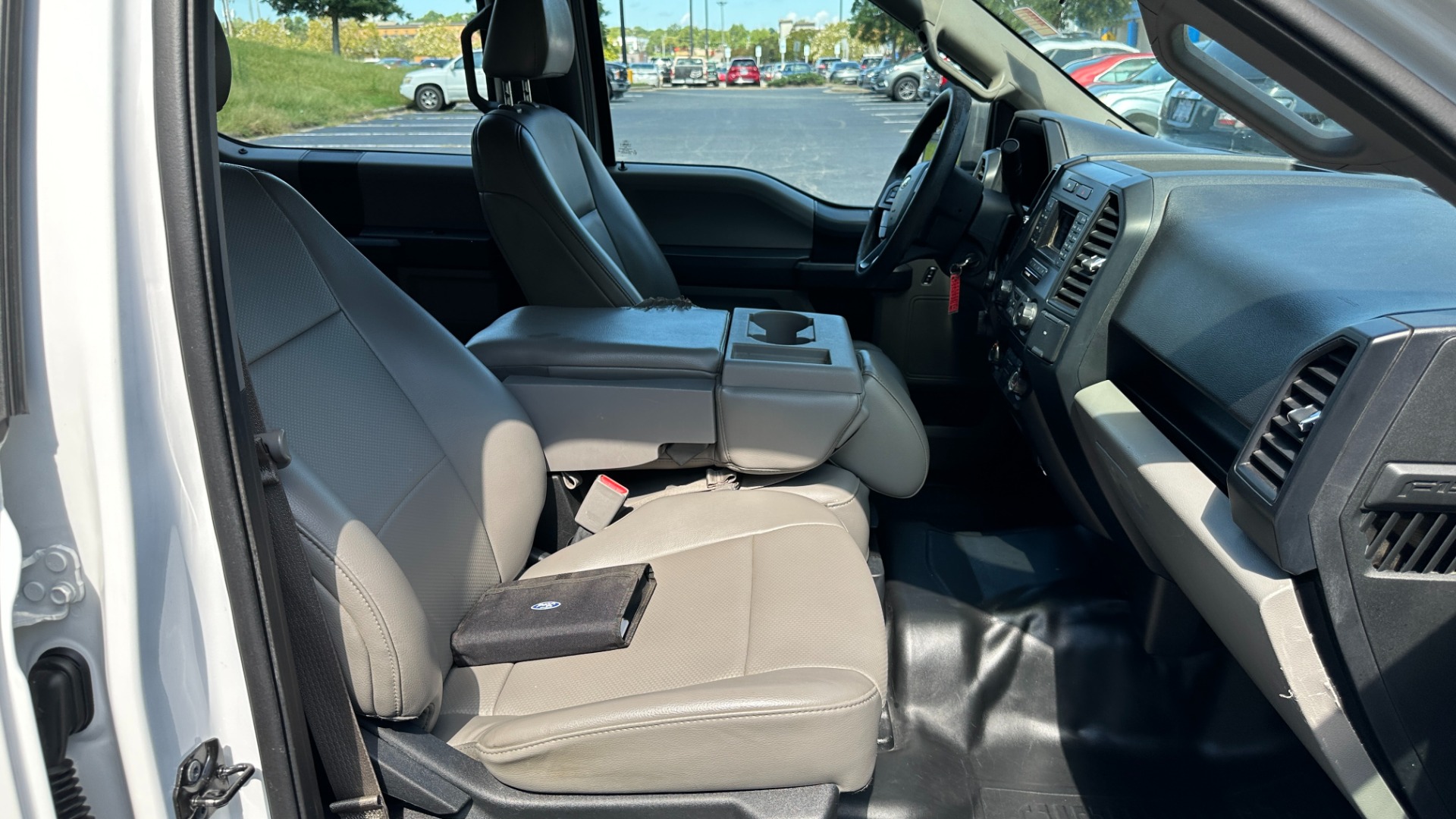 Used 2016 Ford F-150 XL / 5.0L V8 ENGINE / REAR VIEW CAMERA / TOOLBOX for sale $15,995 at Formula Imports in Charlotte NC 28227 28