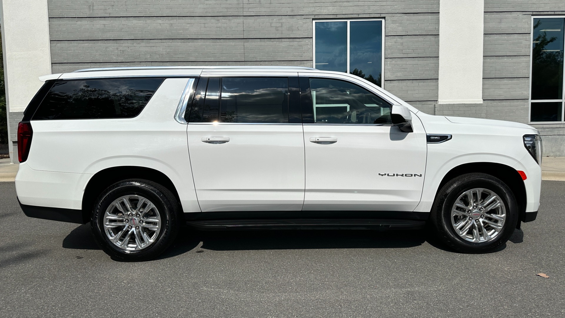 Used 2022 GMC Yukon XL SLE / LEATHER / MAX TRAILERING / SAFETY PLUS for sale $59,999 at Formula Imports in Charlotte NC 28227 3