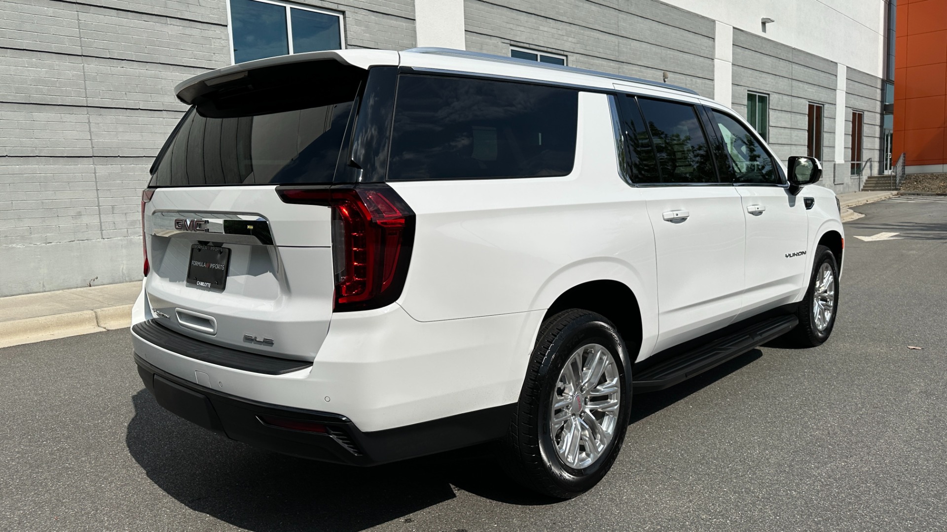 Used 2022 GMC Yukon XL SLE / LEATHER / MAX TRAILERING / SAFETY PLUS for sale Sold at Formula Imports in Charlotte NC 28227 4