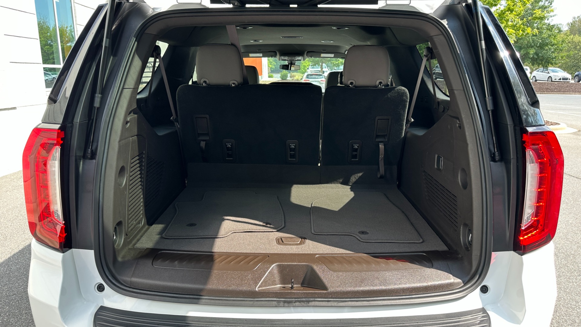 Used 2022 GMC Yukon XL SLE / LEATHER / MAX TRAILERING / SAFETY PLUS for sale Sold at Formula Imports in Charlotte NC 28227 41