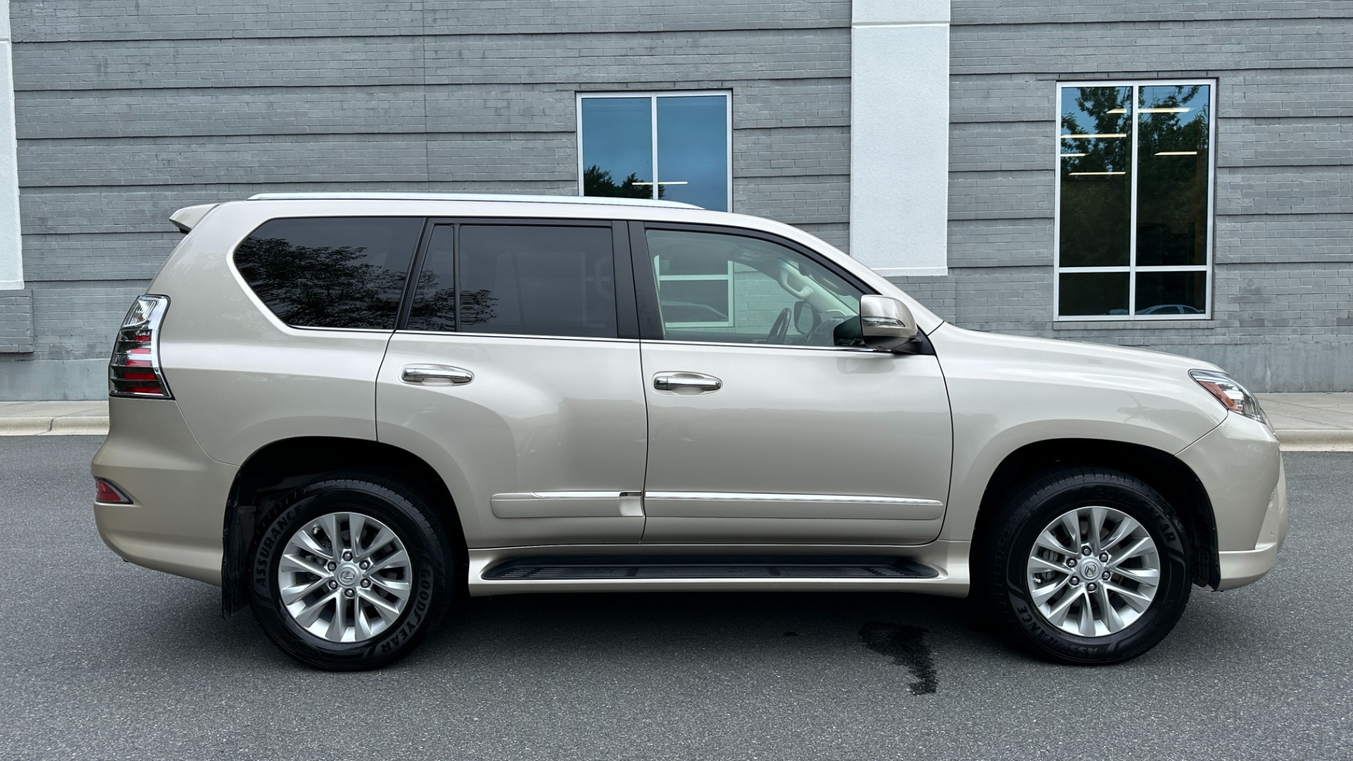 Used 2016 Lexus GX 460 4WD / PREMIUM / BLIND SPOT / TOW HITCH ...