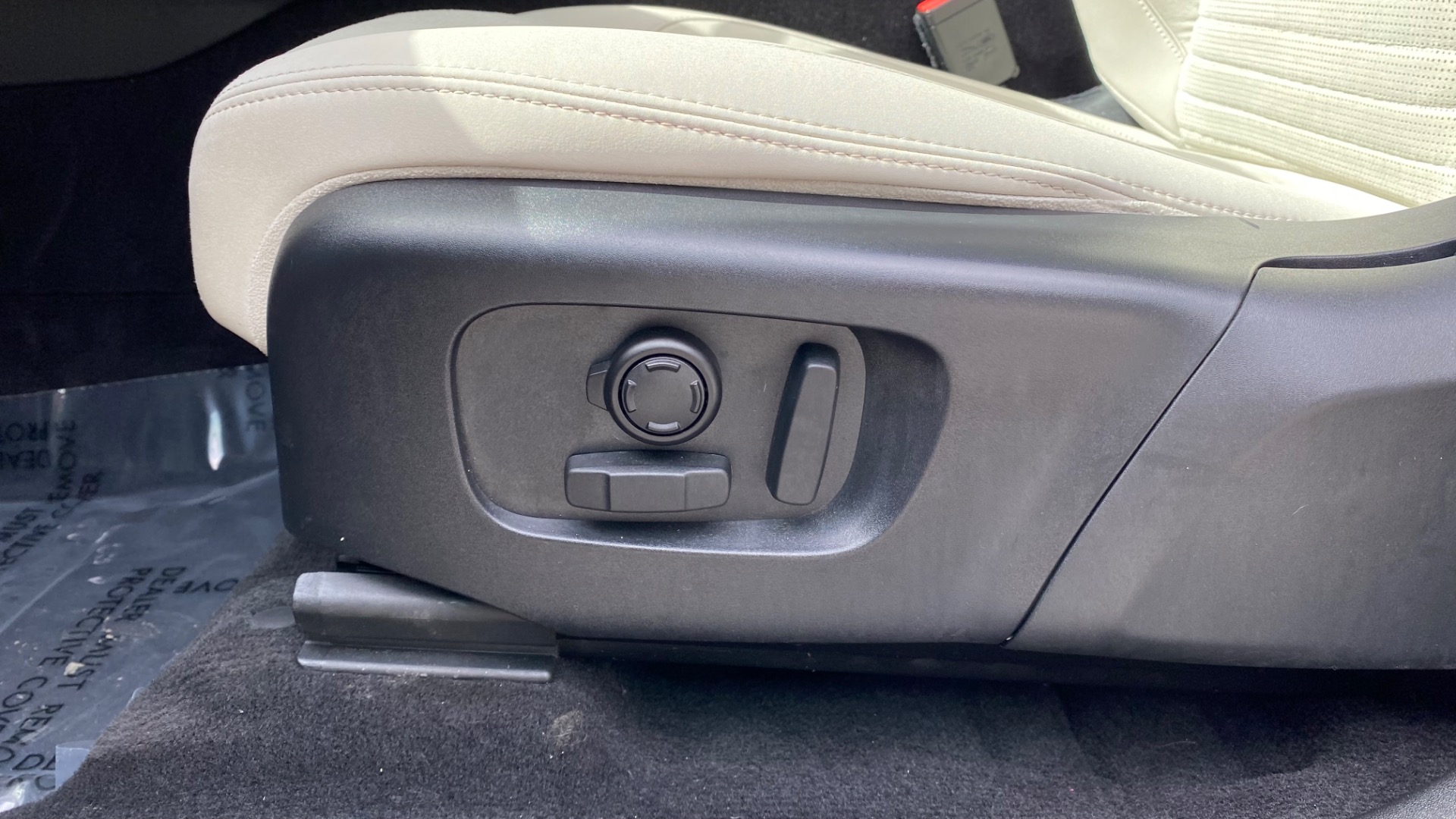 Used 2020 Land Rover Discovery Sport S for sale Sold at Formula Imports in Charlotte NC 28227 19