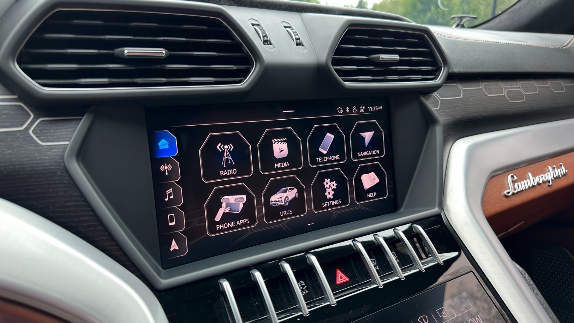 Used 2019 Lamborghini Urus V8 TWIN TURBO / RARE INTERIOR / FULL LEATHER / REAR ENTERTAINMENT for sale $189,995 at Formula Imports in Charlotte NC 28227 12