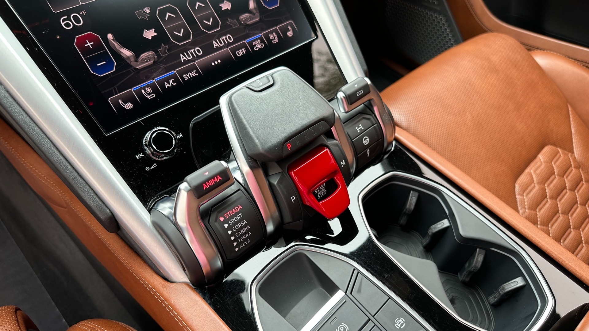 Used 2019 Lamborghini Urus V8 TWIN TURBO / RARE INTERIOR / FULL LEATHER / REAR ENTERTAINMENT for sale $189,995 at Formula Imports in Charlotte NC 28227 14