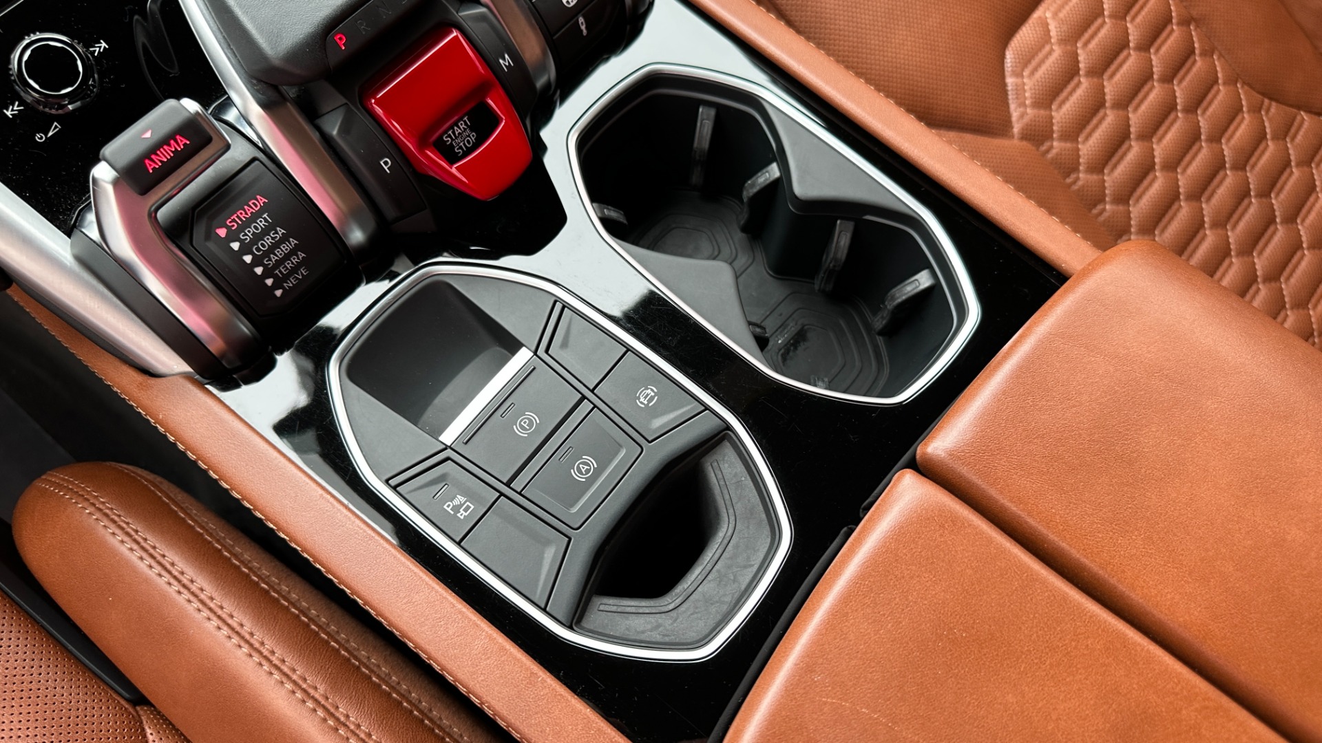 Used 2019 Lamborghini Urus V8 TWIN TURBO / RARE INTERIOR / FULL LEATHER / REAR ENTERTAINMENT for sale $189,995 at Formula Imports in Charlotte NC 28227 15