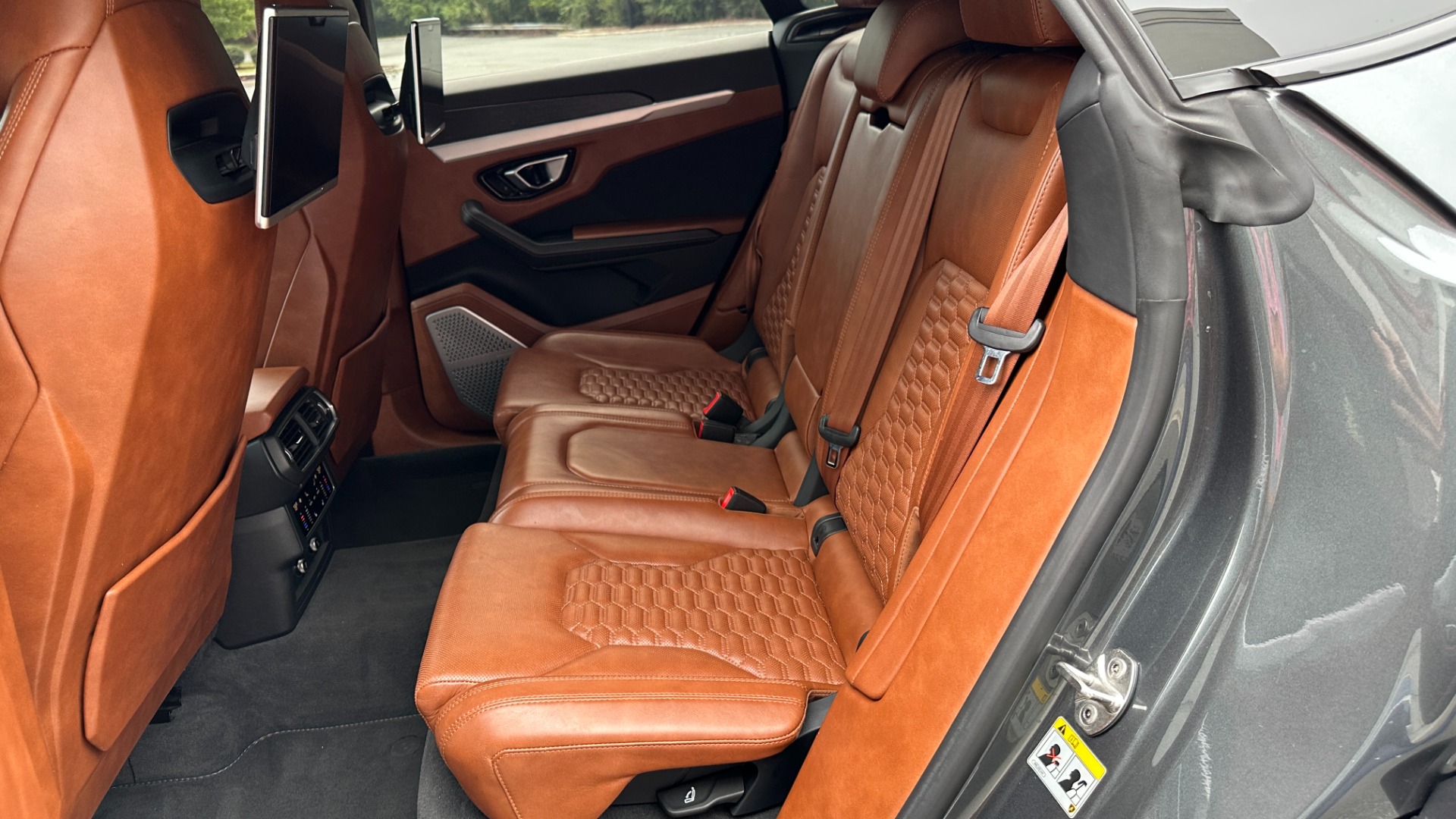 Used 2019 Lamborghini Urus V8 TWIN TURBO / RARE INTERIOR / FULL LEATHER / REAR ENTERTAINMENT for sale $189,995 at Formula Imports in Charlotte NC 28227 18