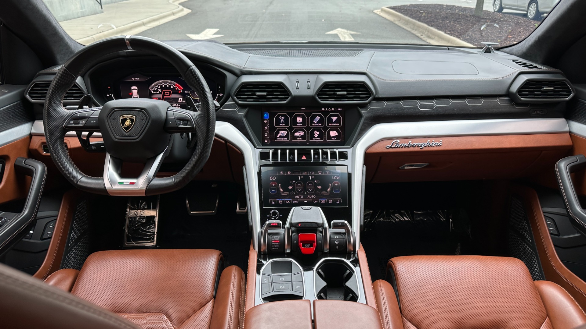 Used 2019 Lamborghini Urus V8 TWIN TURBO / RARE INTERIOR / FULL LEATHER / REAR ENTERTAINMENT for sale $189,995 at Formula Imports in Charlotte NC 28227 25