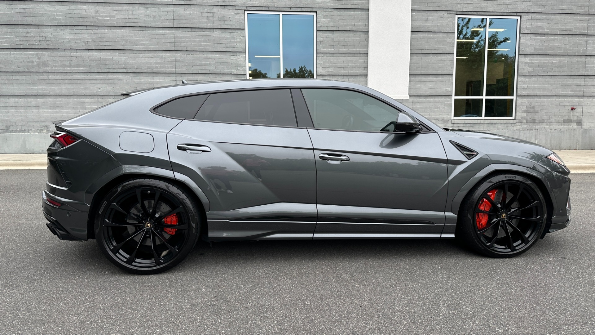 Used 2019 Lamborghini Urus V8 TWIN TURBO / RARE INTERIOR / FULL LEATHER / REAR ENTERTAINMENT for sale $189,995 at Formula Imports in Charlotte NC 28227 3
