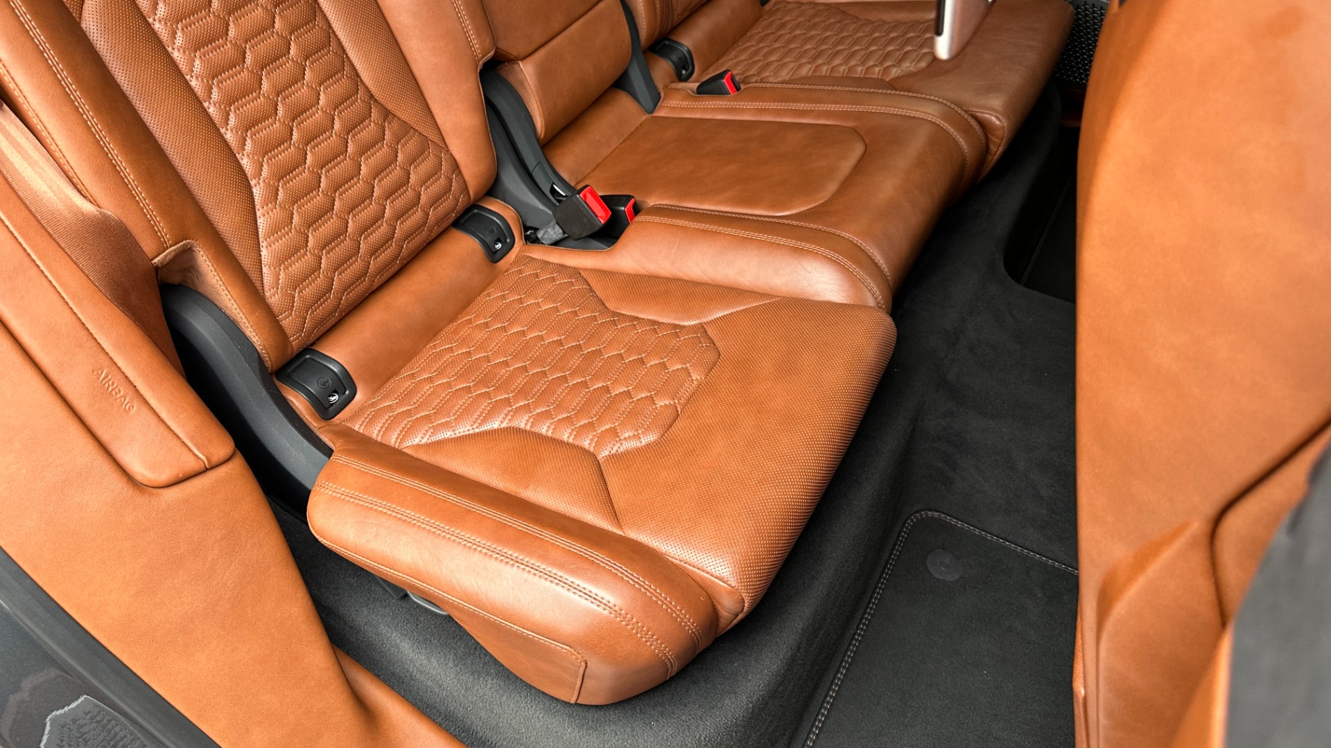 Used 2019 Lamborghini Urus V8 TWIN TURBO / RARE INTERIOR / FULL LEATHER / REAR ENTERTAINMENT for sale $189,995 at Formula Imports in Charlotte NC 28227 30