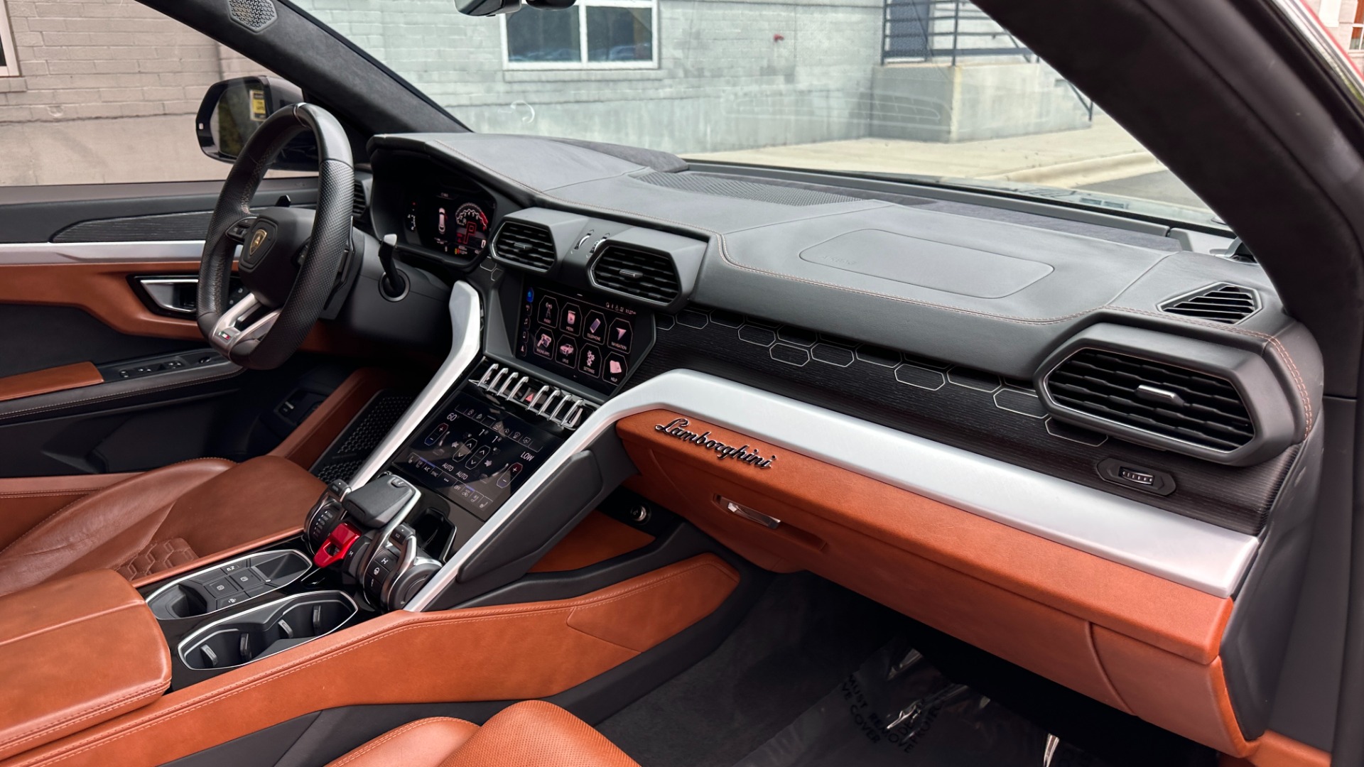 Used 2019 Lamborghini Urus V8 TWIN TURBO / RARE INTERIOR / FULL LEATHER / REAR ENTERTAINMENT for sale Sold at Formula Imports in Charlotte NC 28227 32