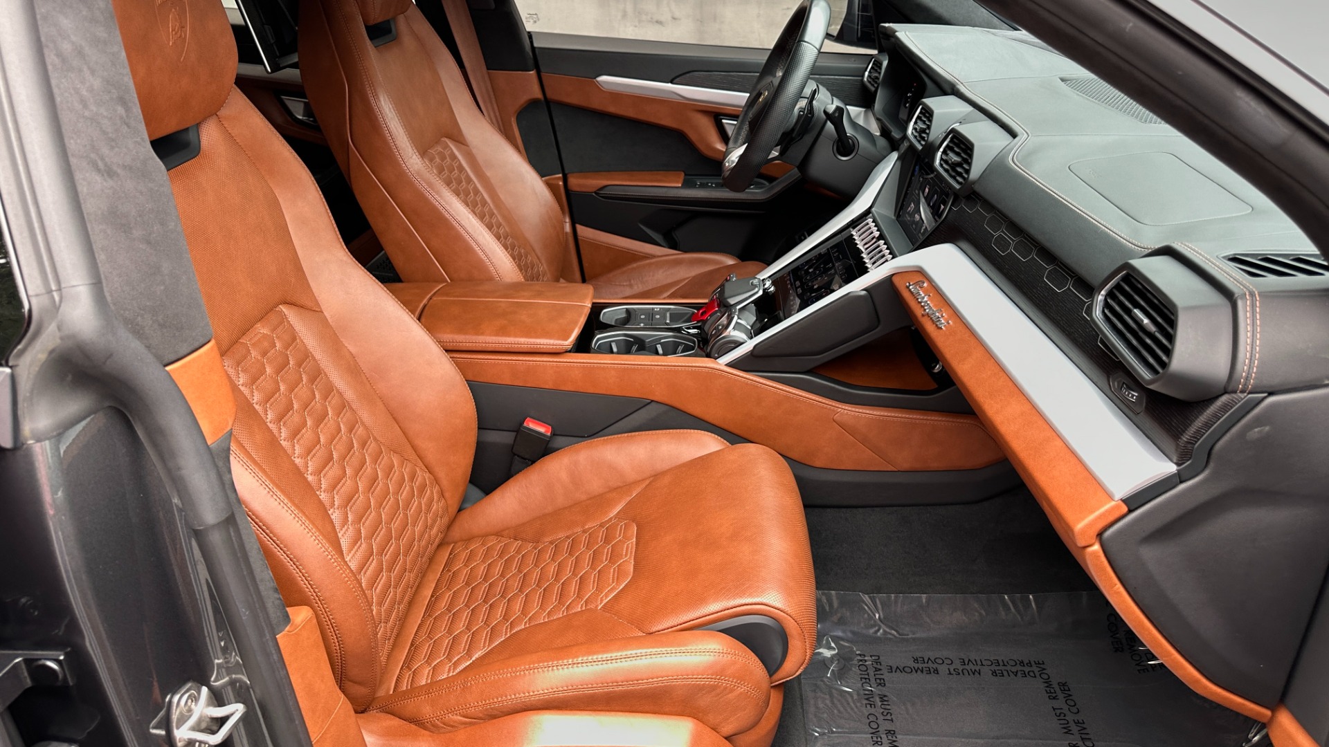 Used 2019 Lamborghini Urus V8 TWIN TURBO / RARE INTERIOR / FULL LEATHER / REAR ENTERTAINMENT for sale $189,995 at Formula Imports in Charlotte NC 28227 33