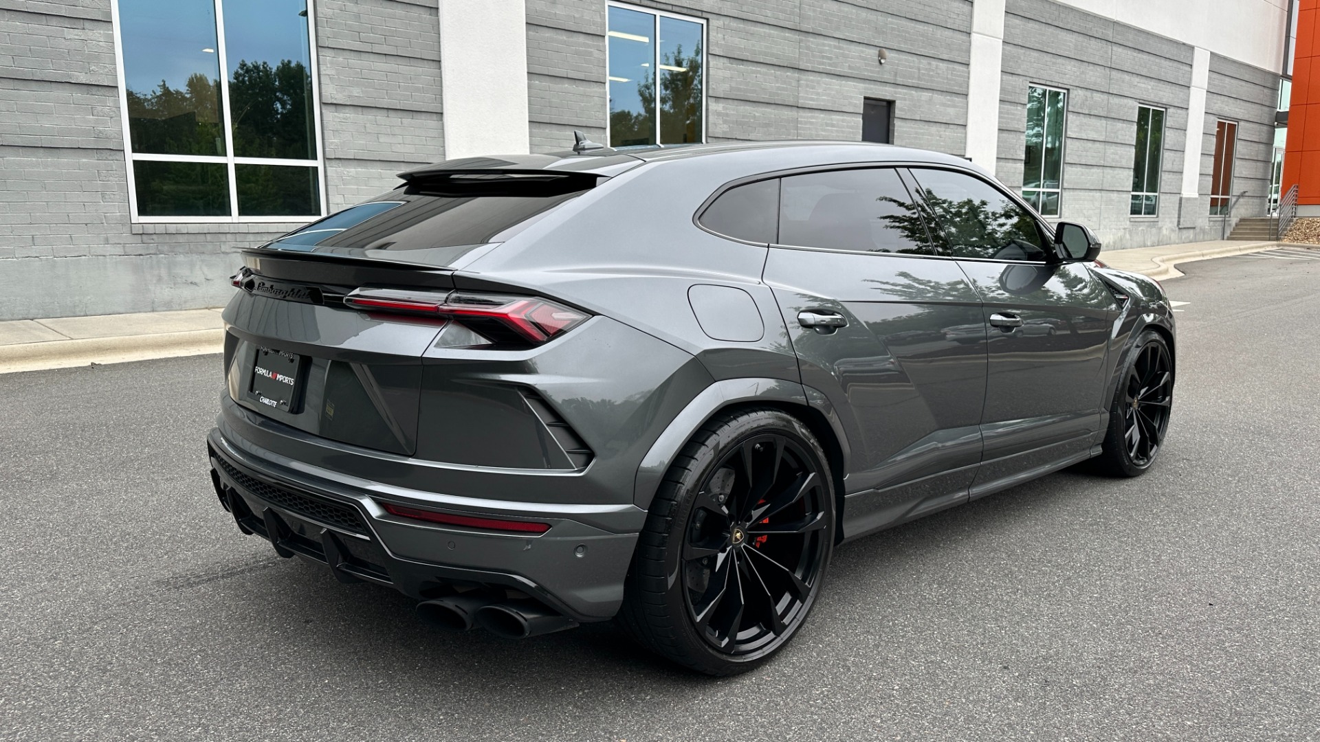 Used 2019 Lamborghini Urus V8 TWIN TURBO / RARE INTERIOR / FULL LEATHER / REAR ENTERTAINMENT for sale Sold at Formula Imports in Charlotte NC 28227 4