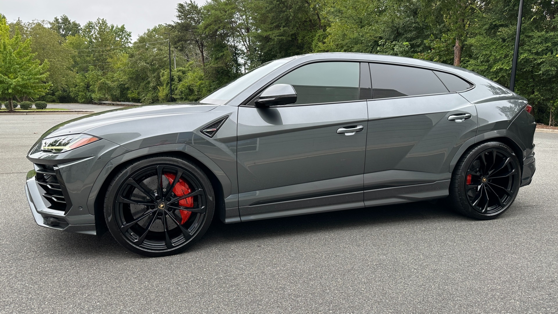 Used 2019 Lamborghini Urus V8 TWIN TURBO / RARE INTERIOR / FULL LEATHER / REAR ENTERTAINMENT for sale $189,995 at Formula Imports in Charlotte NC 28227 6
