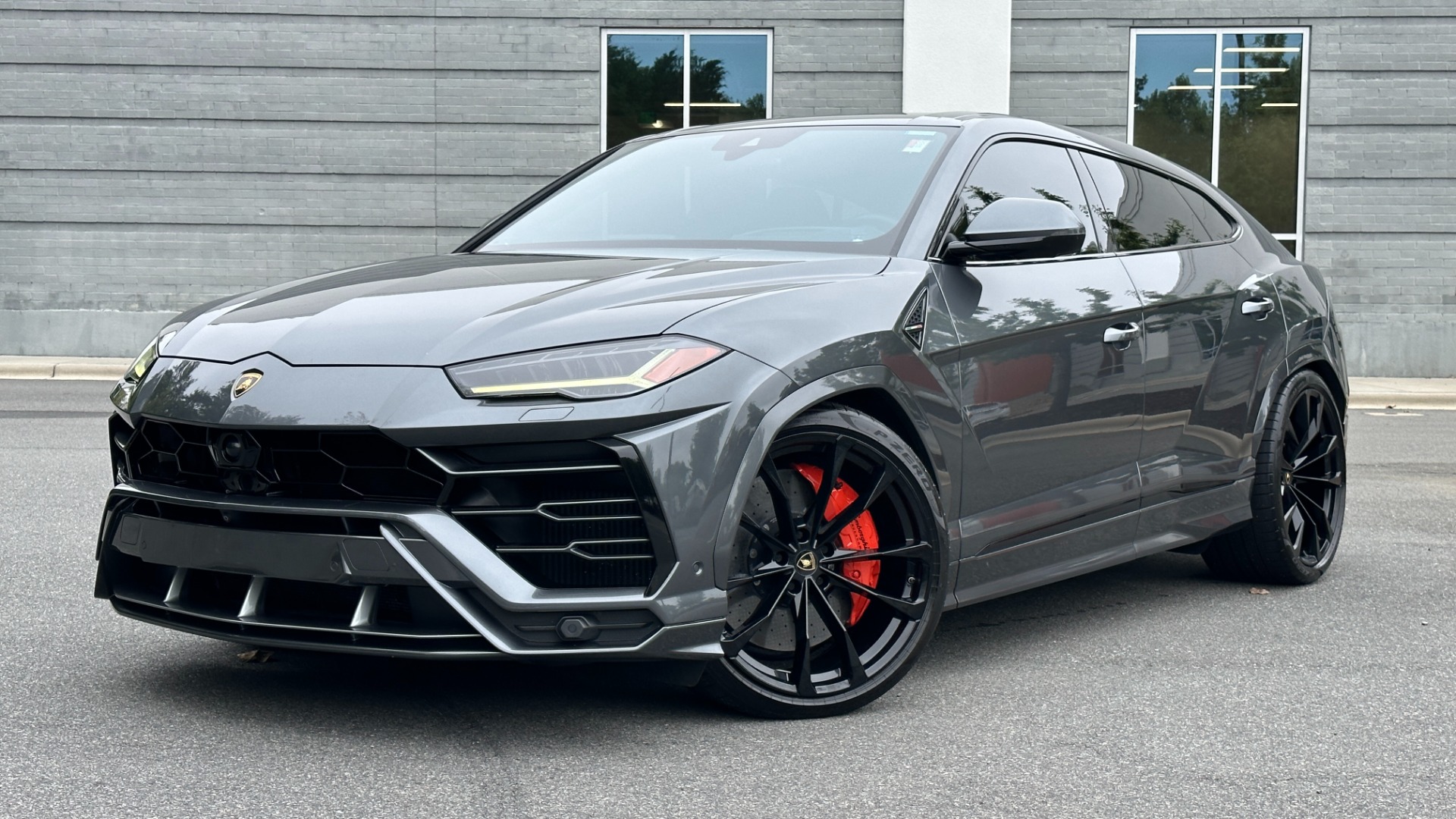 Used 2019 Lamborghini Urus V8 TWIN TURBO / RARE INTERIOR / FULL LEATHER / REAR ENTERTAINMENT for sale $189,995 at Formula Imports in Charlotte NC 28227 1