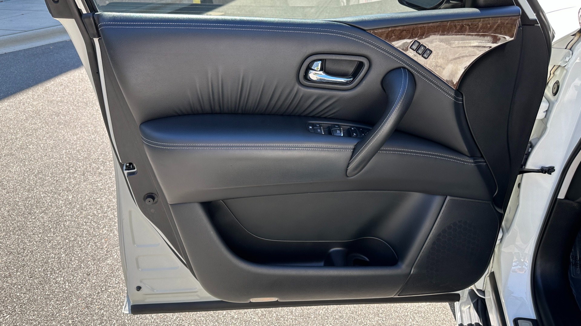Used 2017 INFINITI QX80 SIGNATURE EDITION / 3 ROW SEATING / NAV / LEATHER for sale $25,995 at Formula Imports in Charlotte NC 28227 10