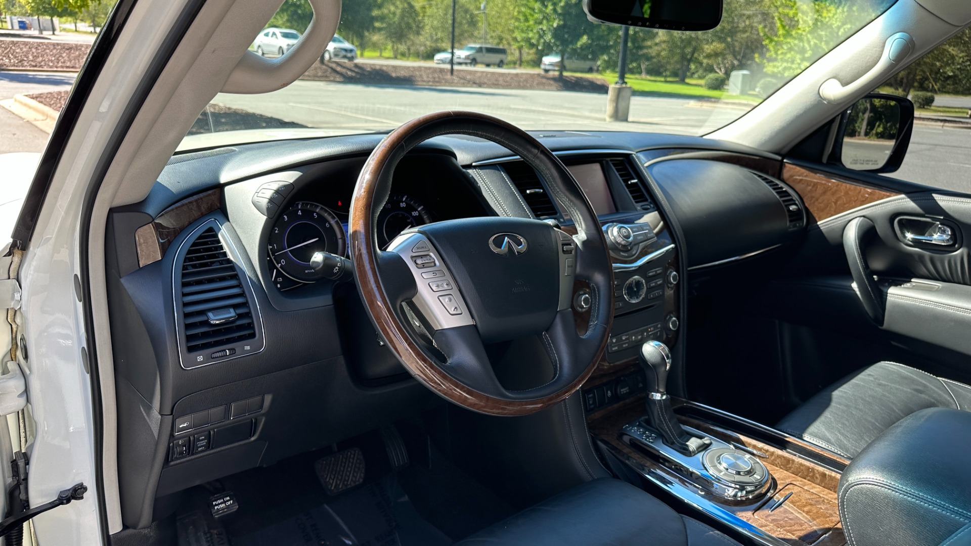 Used 2017 INFINITI QX80 SIGNATURE EDITION / 3 ROW SEATING / NAV / LEATHER for sale $25,995 at Formula Imports in Charlotte NC 28227 11