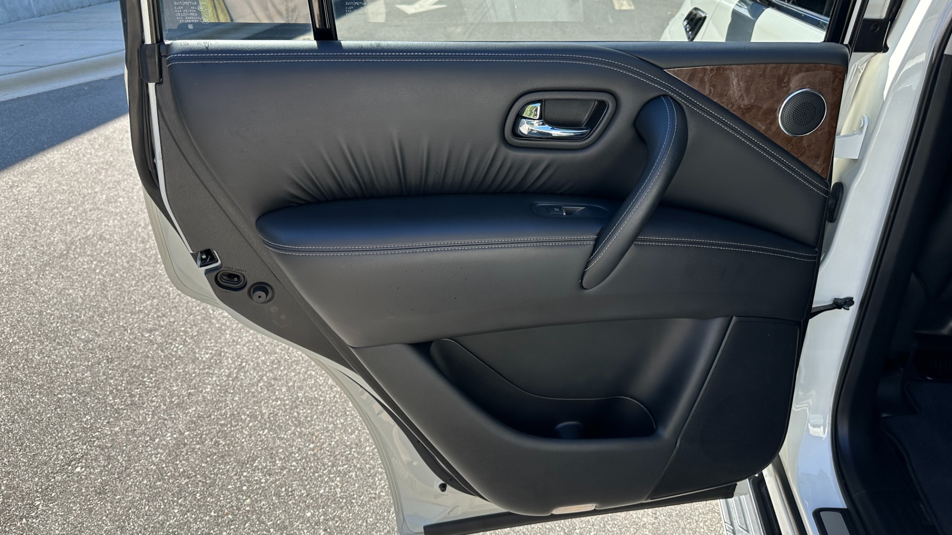 Used 2017 INFINITI QX80 SIGNATURE EDITION / 3 ROW SEATING / NAV / LEATHER for sale Sold at Formula Imports in Charlotte NC 28227 23