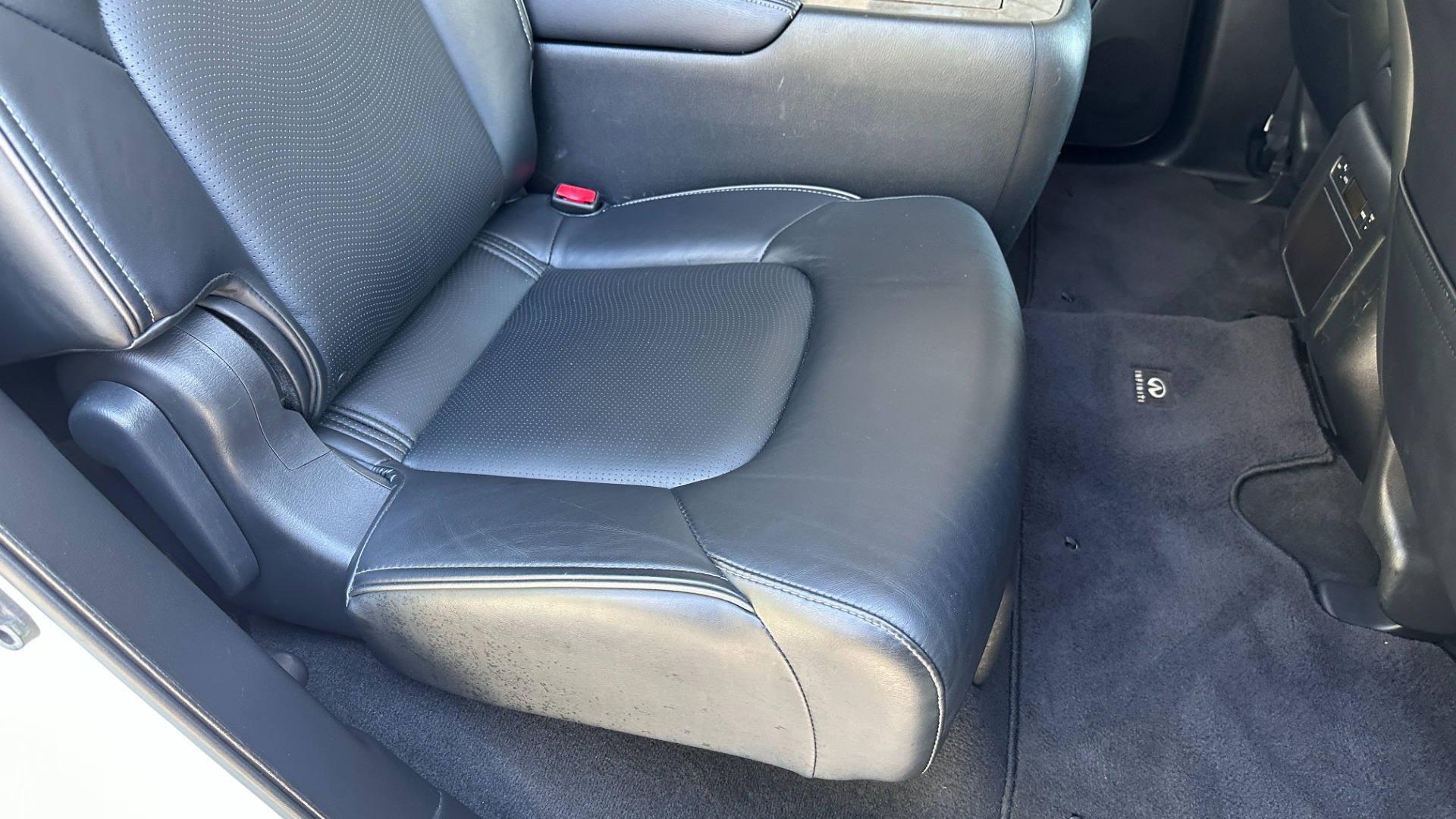 Used 2017 INFINITI QX80 SIGNATURE EDITION / 3 ROW SEATING / NAV / LEATHER for sale $25,995 at Formula Imports in Charlotte NC 28227 34