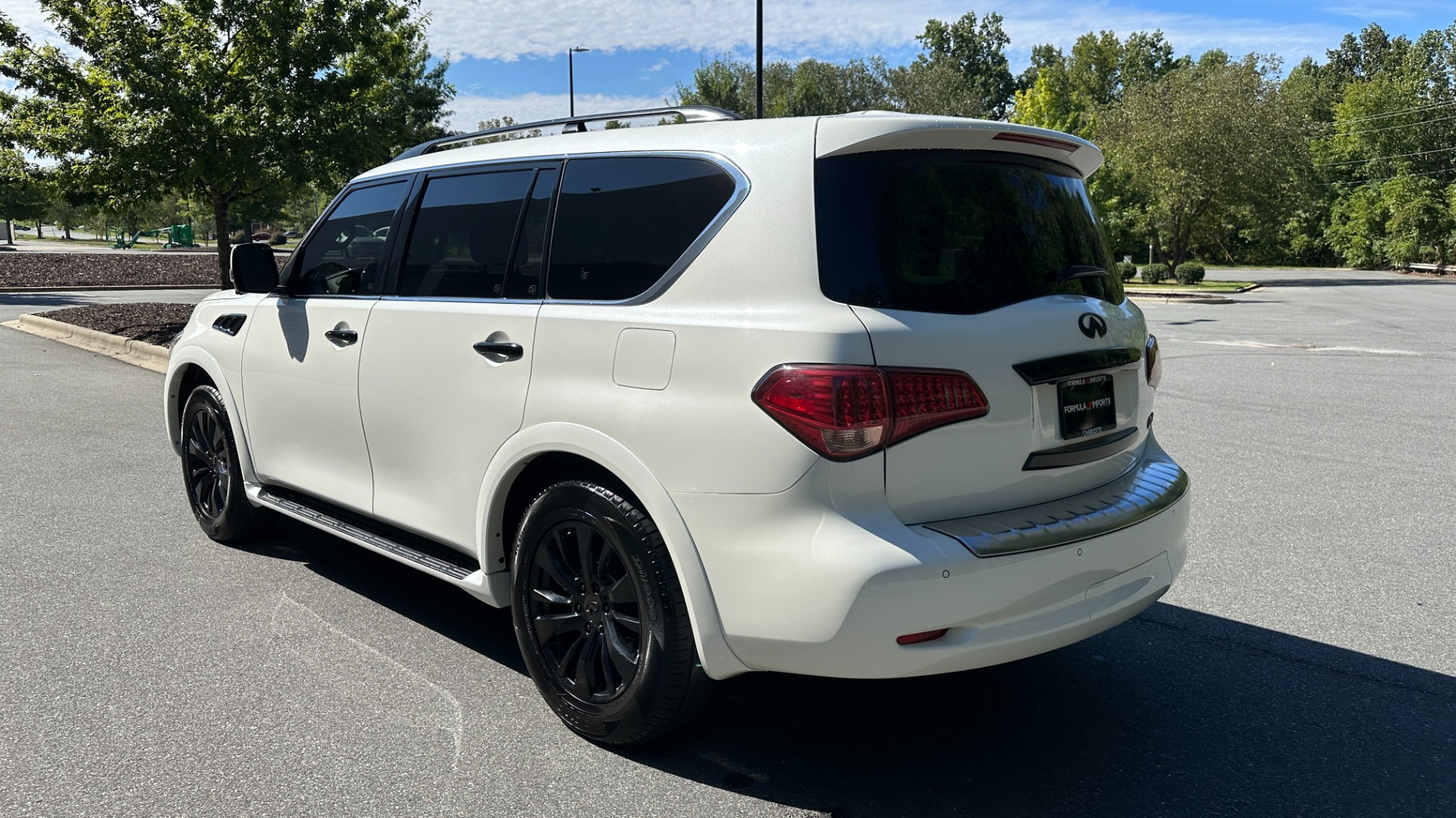 Used 2017 INFINITI QX80 SIGNATURE EDITION / 3 ROW SEATING / NAV / LEATHER for sale $25,995 at Formula Imports in Charlotte NC 28227 4