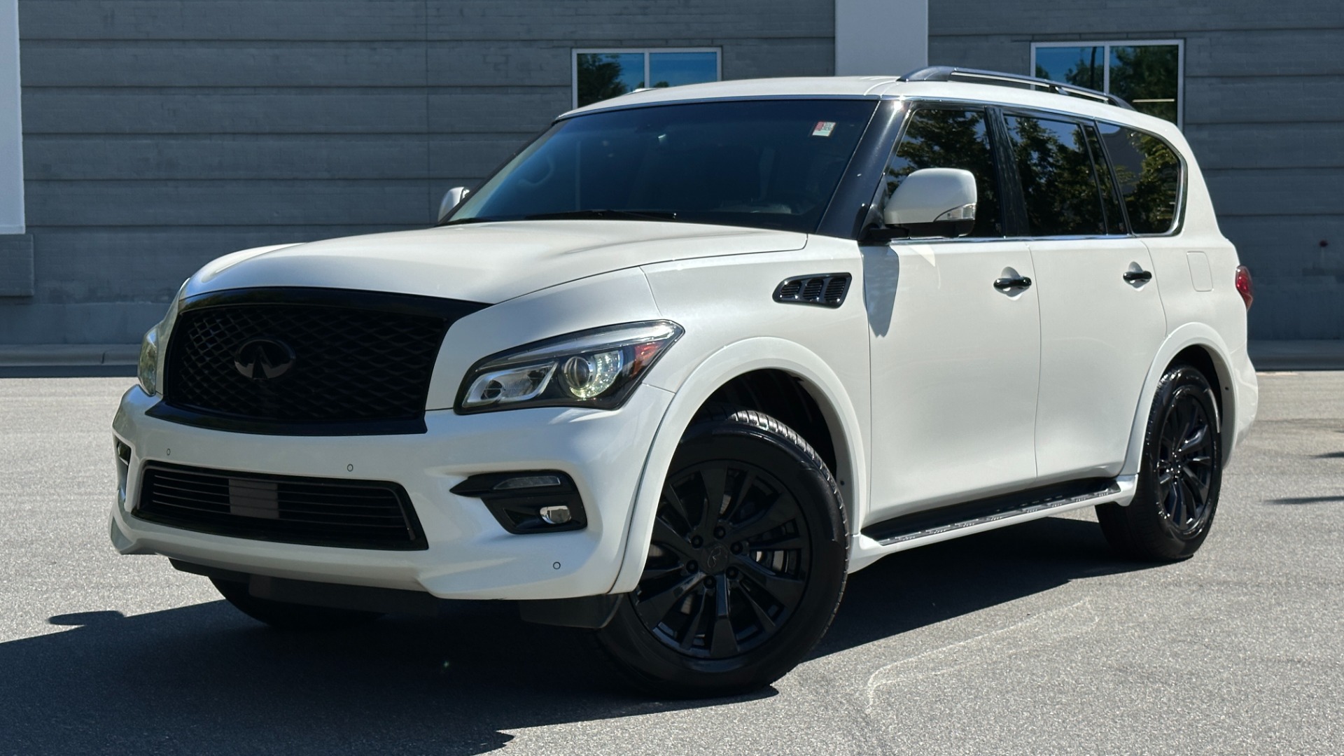 Used 2017 INFINITI QX80 SIGNATURE EDITION / 3 ROW SEATING / NAV / LEATHER for sale $25,995 at Formula Imports in Charlotte NC 28227 1