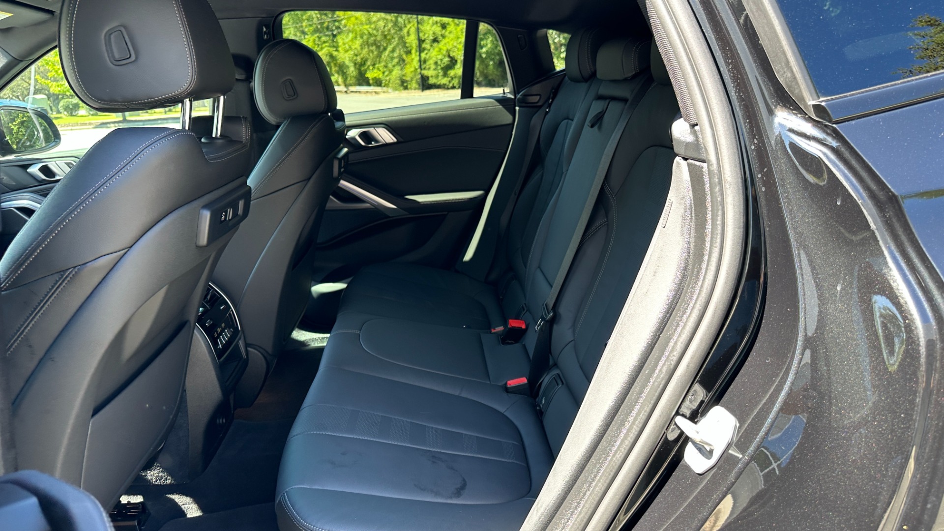 Used 2021 BMW X6 xDrive40i / M SPORT / PARKING ASSISTANCE / CONVENIENCE PKG for sale Sold at Formula Imports in Charlotte NC 28227 27