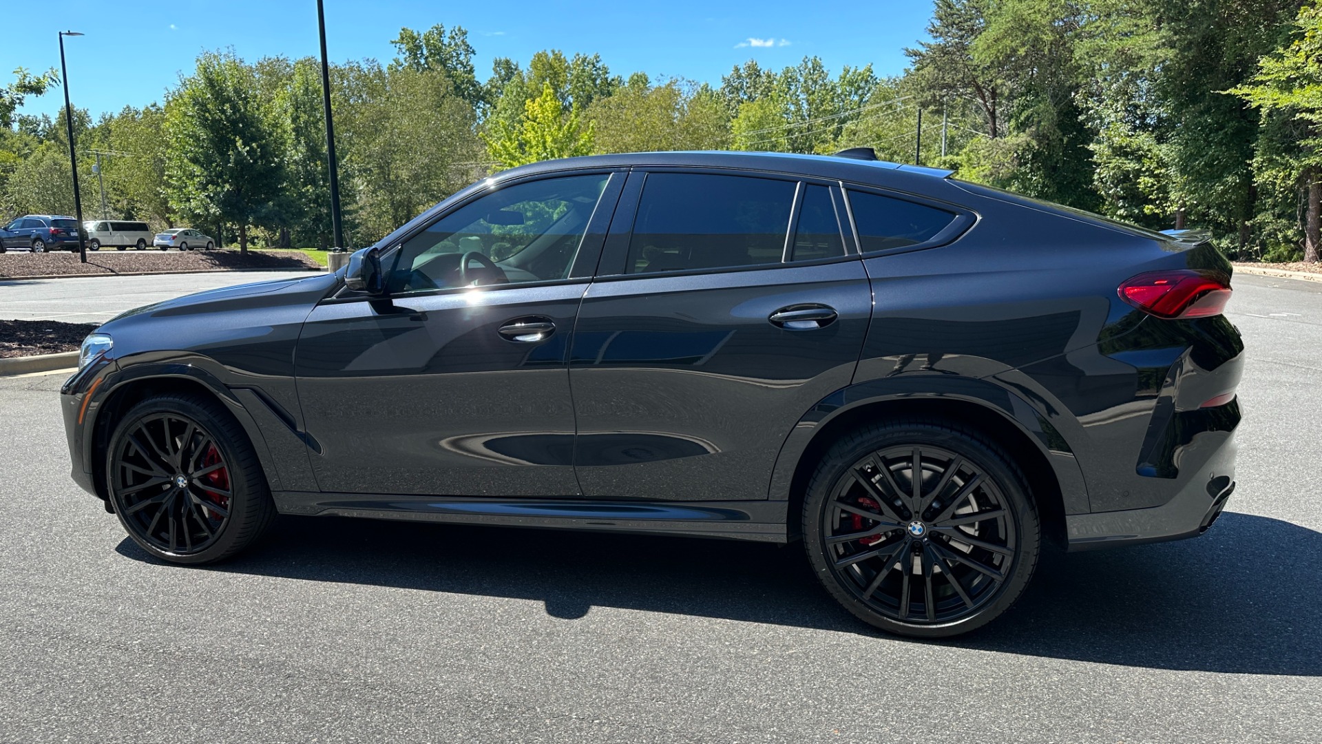 Used 2021 BMW X6 xDrive40i / M SPORT / PARKING ASSISTANCE / CONVENIENCE PKG for sale Sold at Formula Imports in Charlotte NC 28227 3