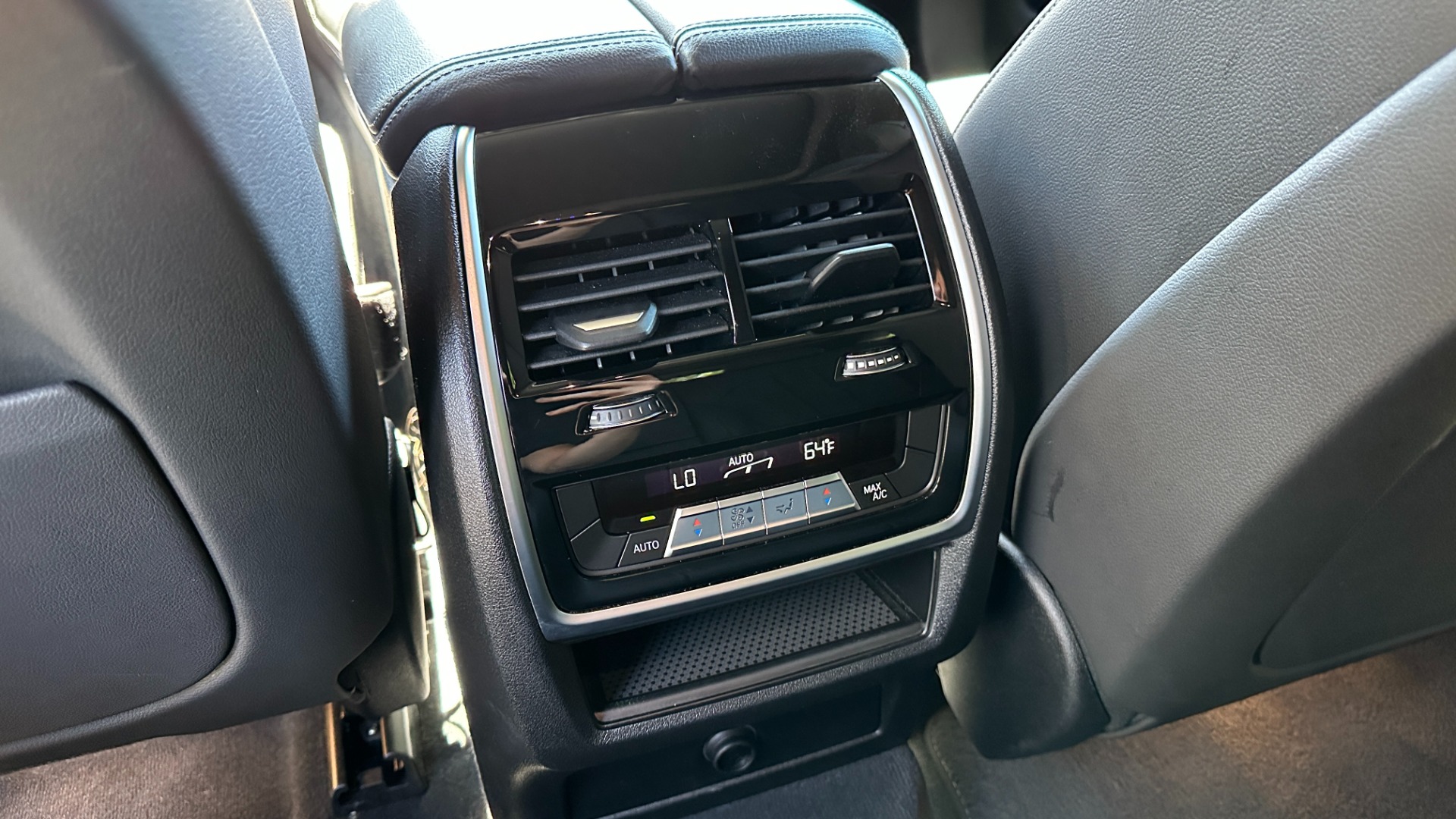 Used 2021 BMW X6 xDrive40i / M SPORT / PARKING ASSISTANCE / CONVENIENCE PKG for sale Sold at Formula Imports in Charlotte NC 28227 30