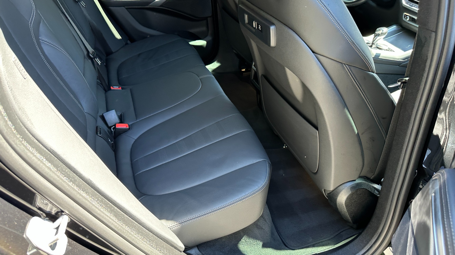 Used 2021 BMW X6 xDrive40i / M SPORT / PARKING ASSISTANCE / CONVENIENCE PKG for sale Sold at Formula Imports in Charlotte NC 28227 33