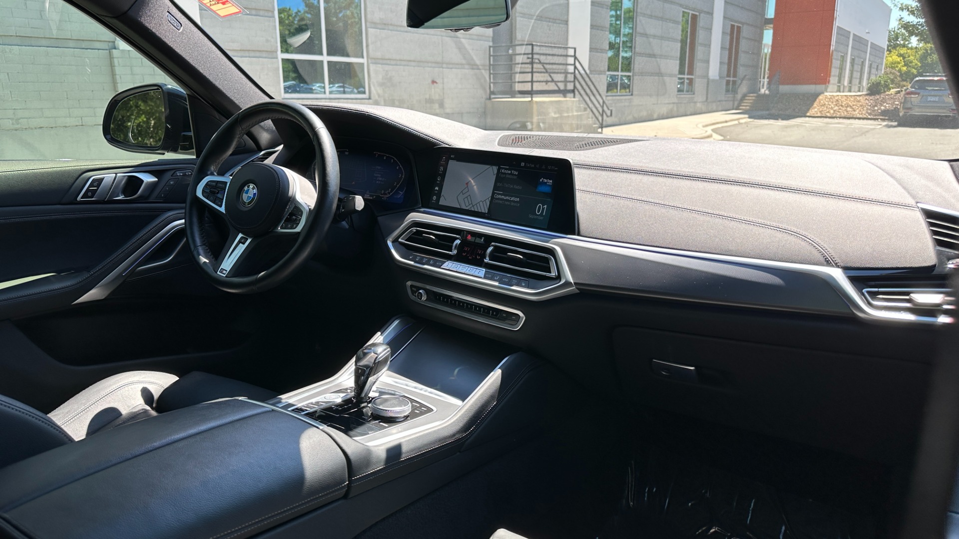 Used 2021 BMW X6 xDrive40i / M SPORT / PARKING ASSISTANCE / CONVENIENCE PKG for sale Sold at Formula Imports in Charlotte NC 28227 35