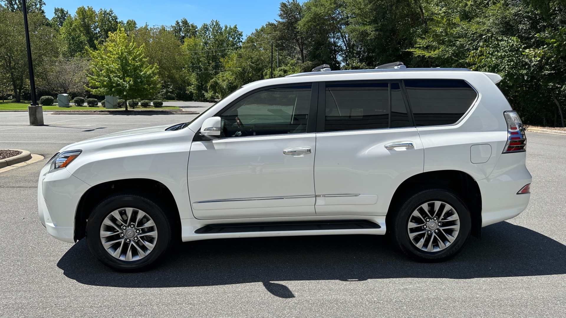 Used 2015 Lexus GX 460 LUXURY / MARK LEVINSON / ADJUSTABLE SUSPENSION / TOW HITCH / 3RD ROW for sale Sold at Formula Imports in Charlotte NC 28227 3