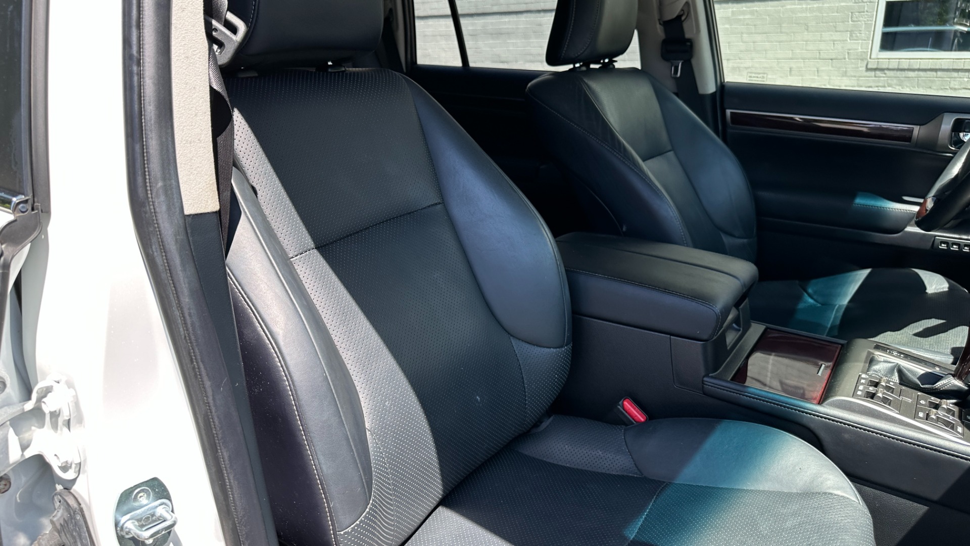 Used 2015 Lexus GX 460 LUXURY / MARK LEVINSON / ADJUSTABLE SUSPENSION / TOW HITCH / 3RD ROW for sale Sold at Formula Imports in Charlotte NC 28227 32