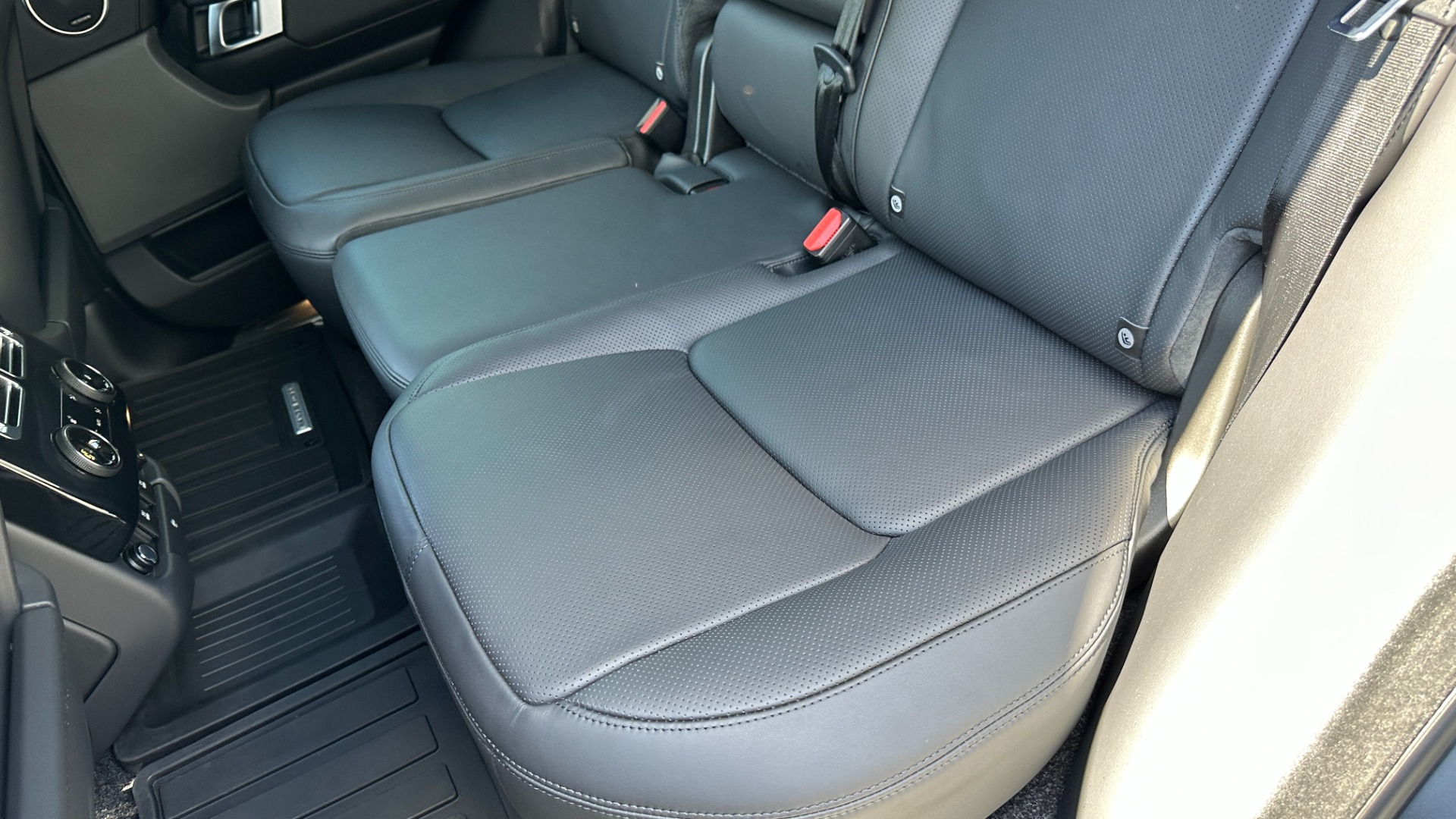 Used 2020 Land Rover Range Rover P525 HSE / SVO SATIN BLACK PAINT / GLOSS BLACK TRIM / DRIVER ASSIST for sale Sold at Formula Imports in Charlotte NC 28227 21